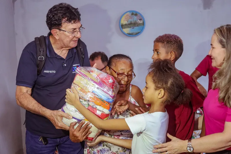 Foto 4 – PREFEITURA DE CODÓ ENTREGA CESTAS BÁSICAS PARA FAMÍLIAS CARENTES DO SANTO ANTÔNIO