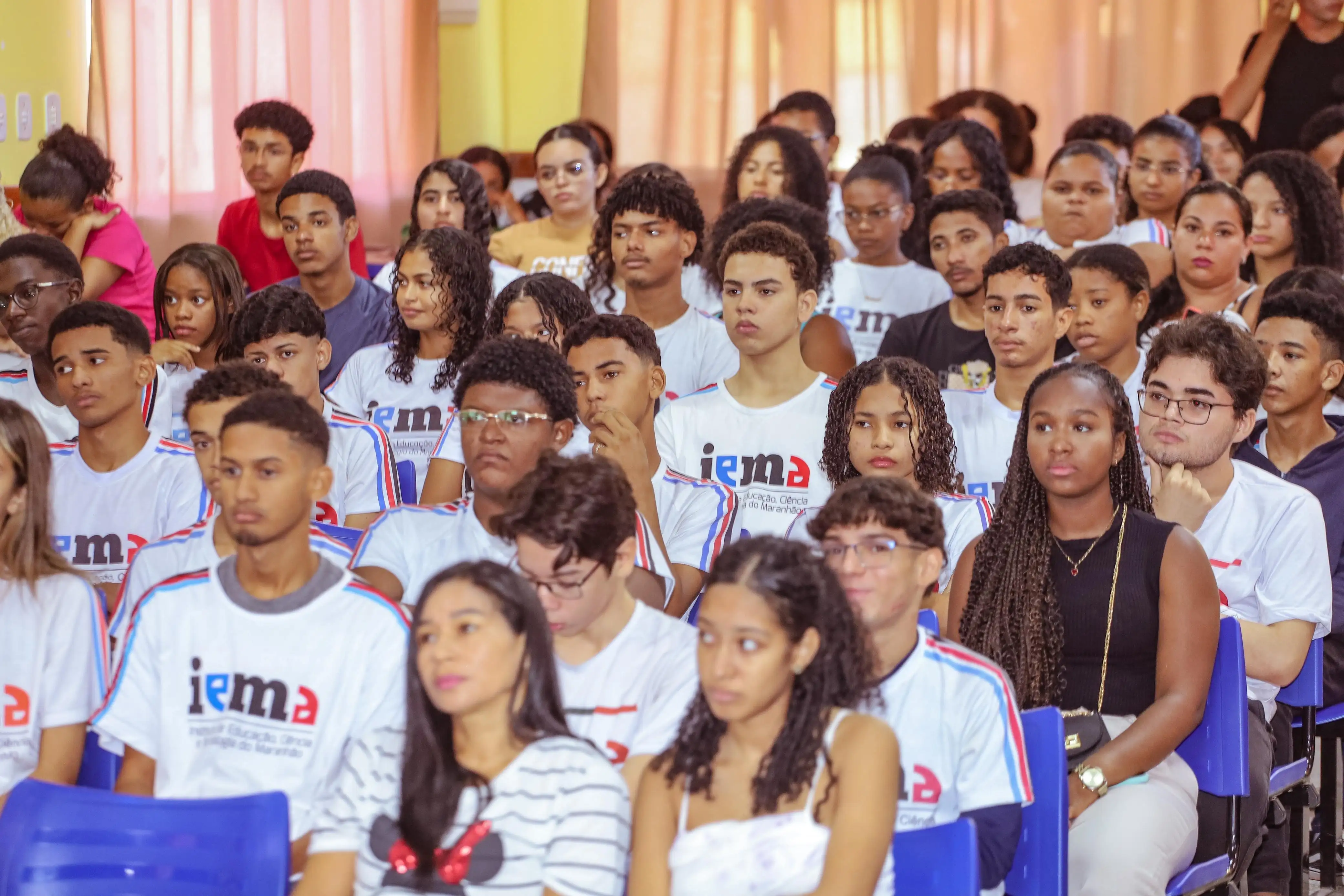 Foto 3 – Estudantes codoenses recebem cartões do Programa Cartão Transporte Universitário
