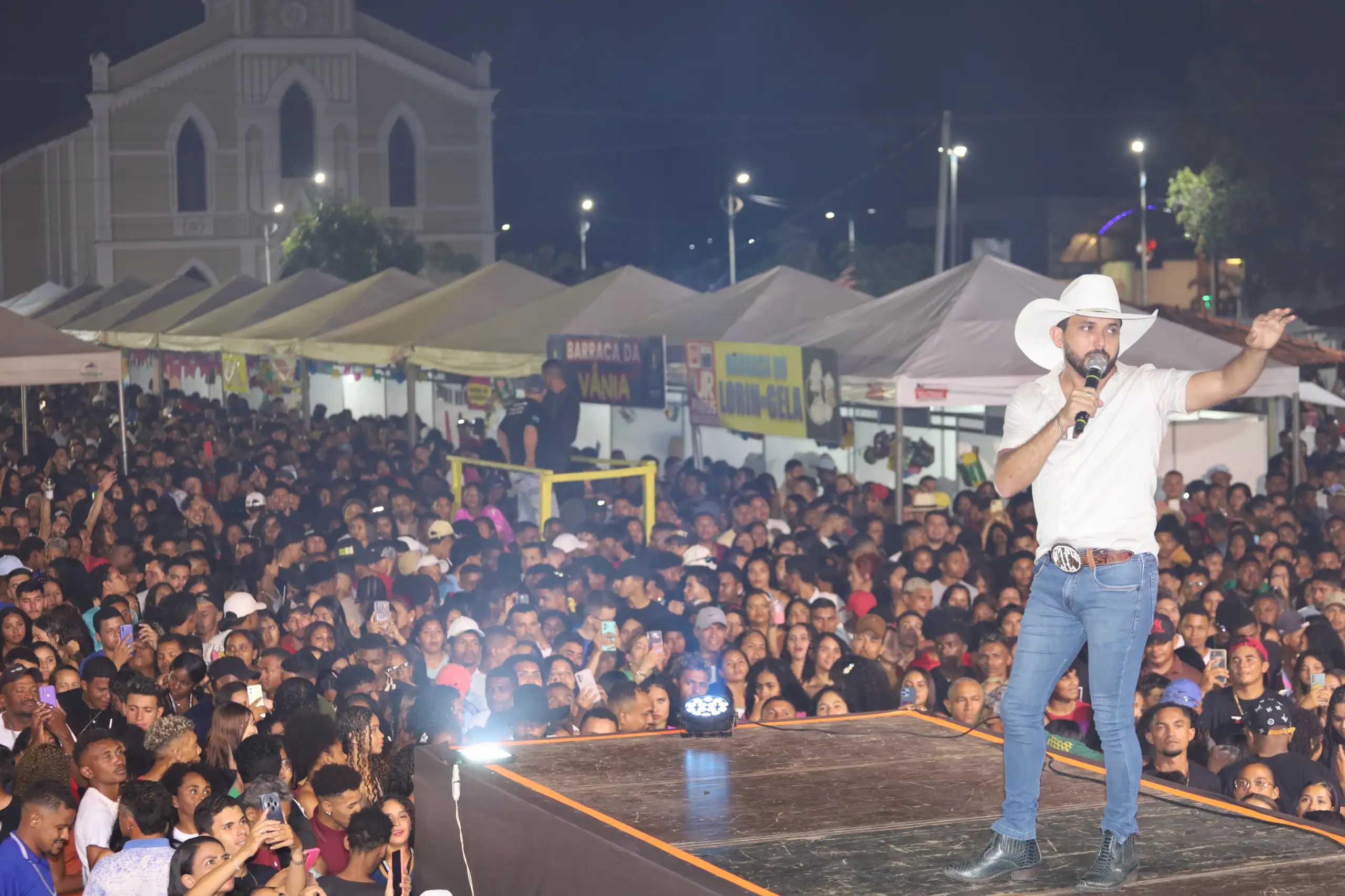 Galeria de imagens - Foto 18 da notícia: Festival Julino de Codó bate recorde de público no segundo dia de festa na Praça São Sebastião