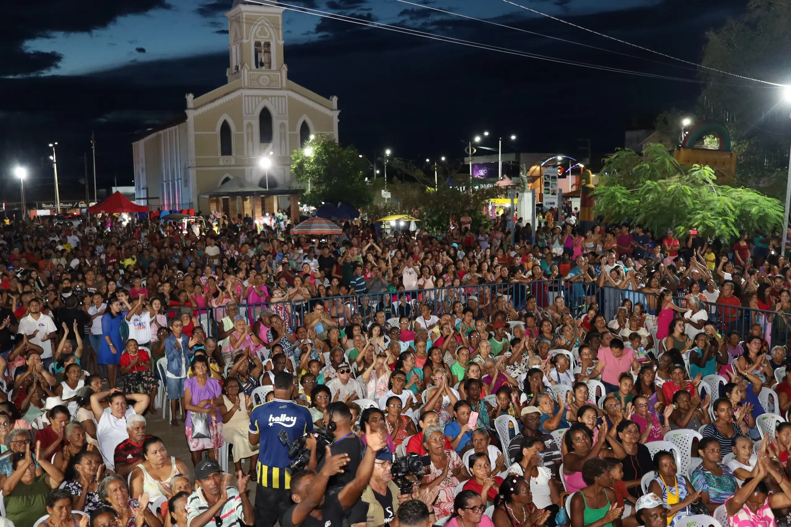 Foto 3 – Mães codoenses são homenageadas com grande festival de prêmios promovido pela Prefeitura