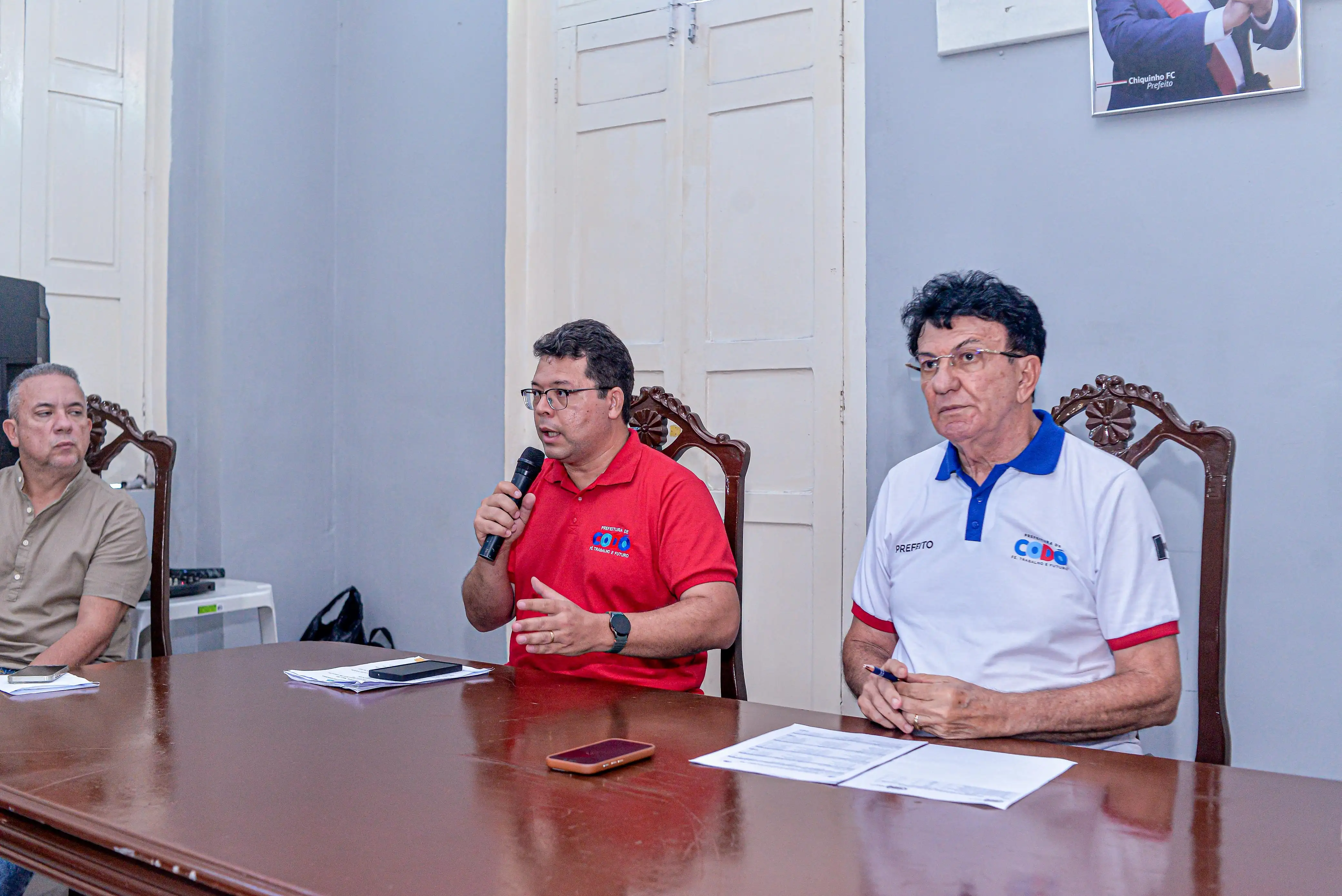 Foto 1 – Prefeito Chiquinho FC se reúne com gestores municipais para discutir demandas da educação