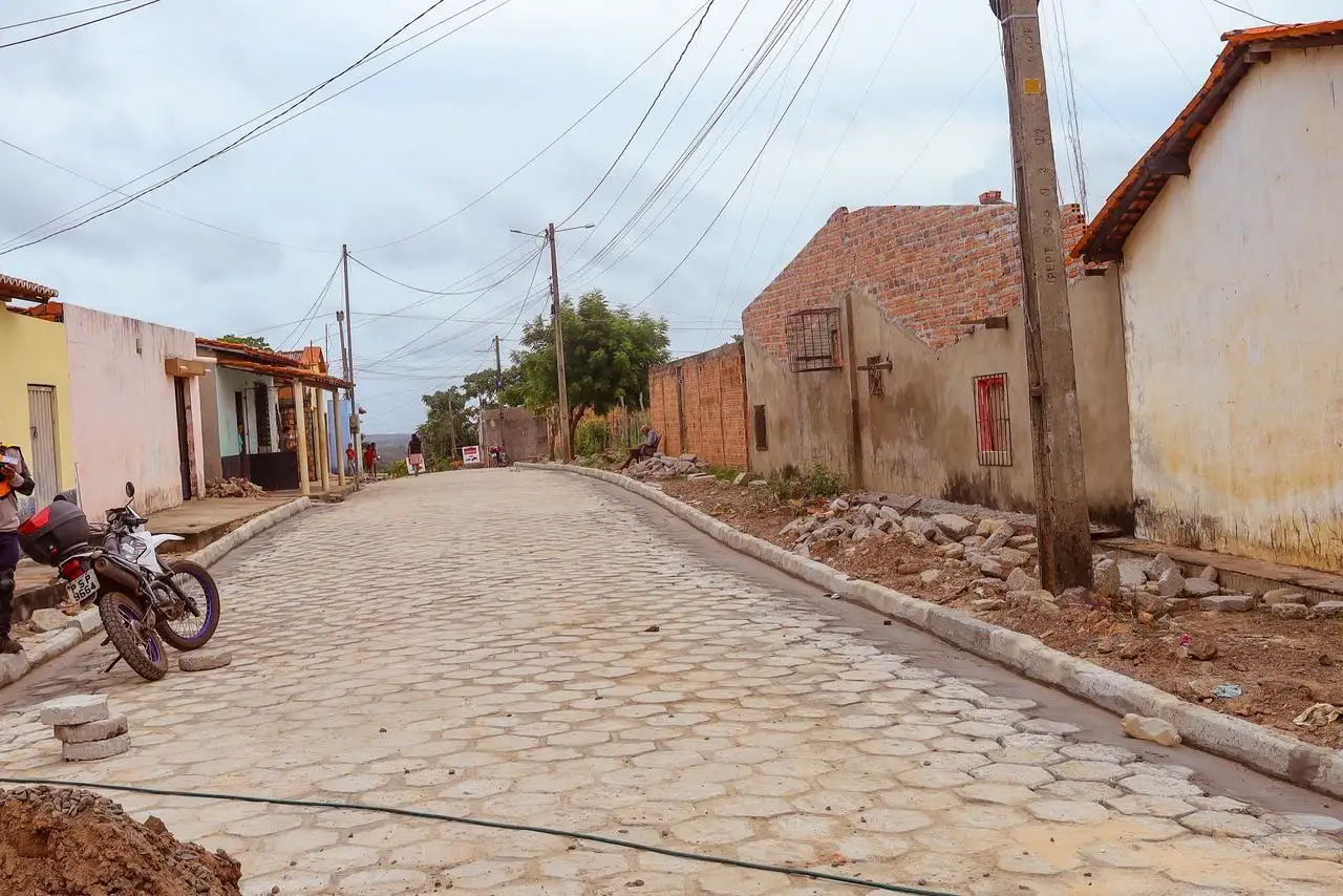 Foto 7 – Prefeitura de Codó inicia pavimentação com bloquetes no Morro de São Pedro para melhorar mobilidade urbana