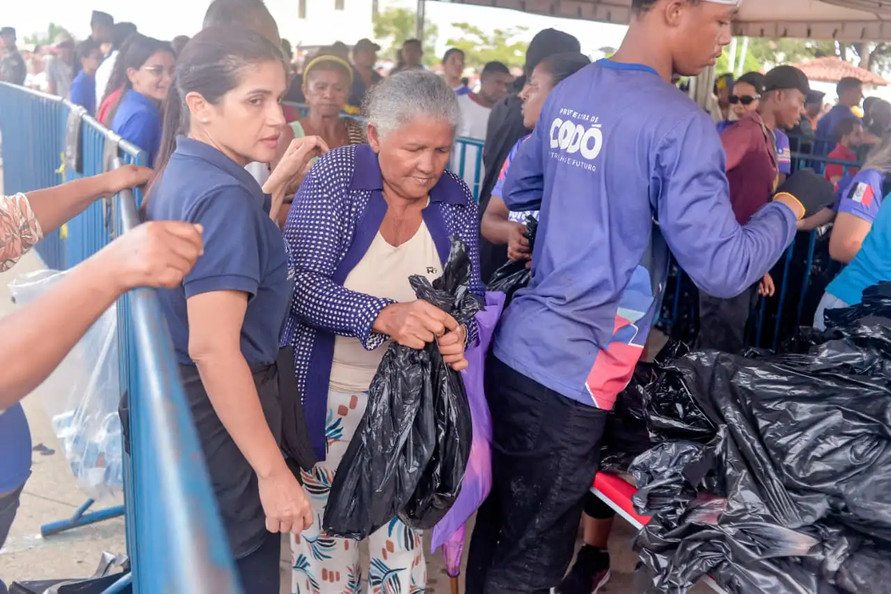 Galeria de imagens - Foto 6 da notícia: Prefeitura de Codó distribui 60 toneladas de peixe e beneficia milhares de famílias na Semana Santa