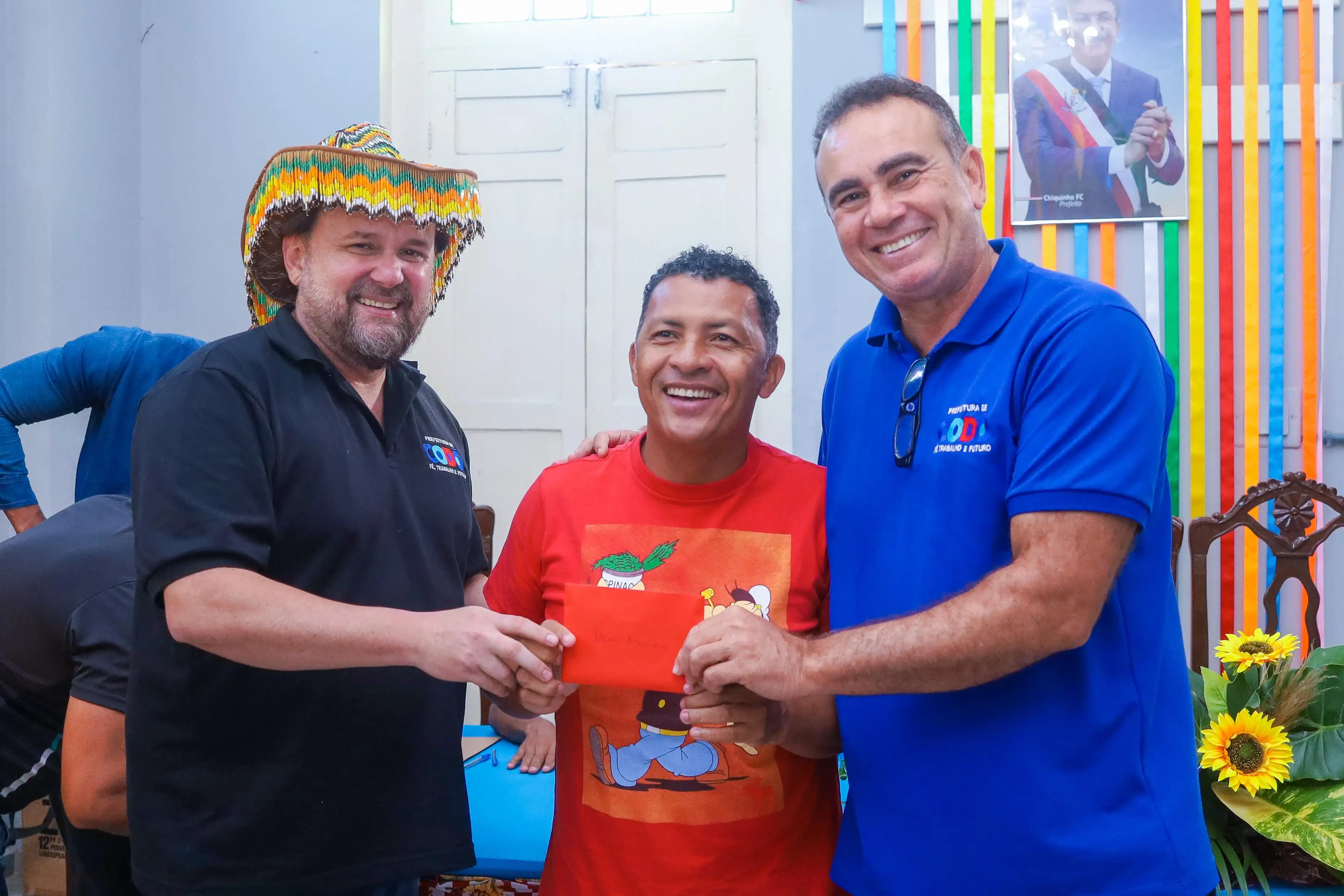 Foto 13 – Prefeitura de Codó entrega incentivo financeiro para bandas e arraiais do município
