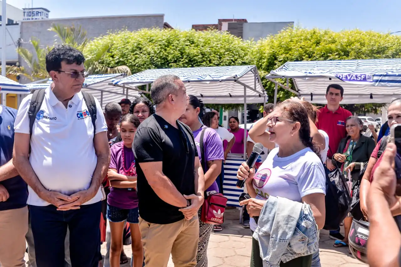 Galeria de imagens - Foto 9 da notícia: Valorização do artesanato: Prefeitura apoia artesãs codoenses com entrega de 30 barracas estruturadas