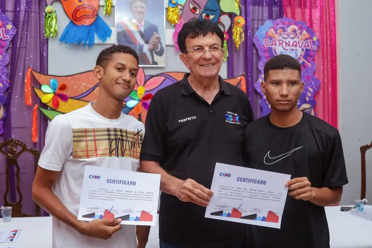 Galeria de imagens - Foto 1 da notícia: Prefeitura de Codó e IEMA certificam participantes do curso de Vitrinismo com foco no fortalecimento do comércio local