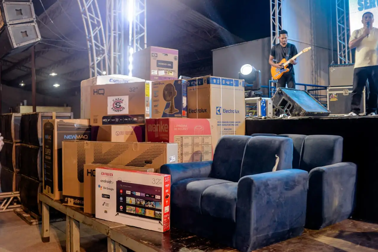 Foto 10 – Prefeitura de Codó realiza entrega de prêmios a servidores sorteados em comemoração ao dia do servidor