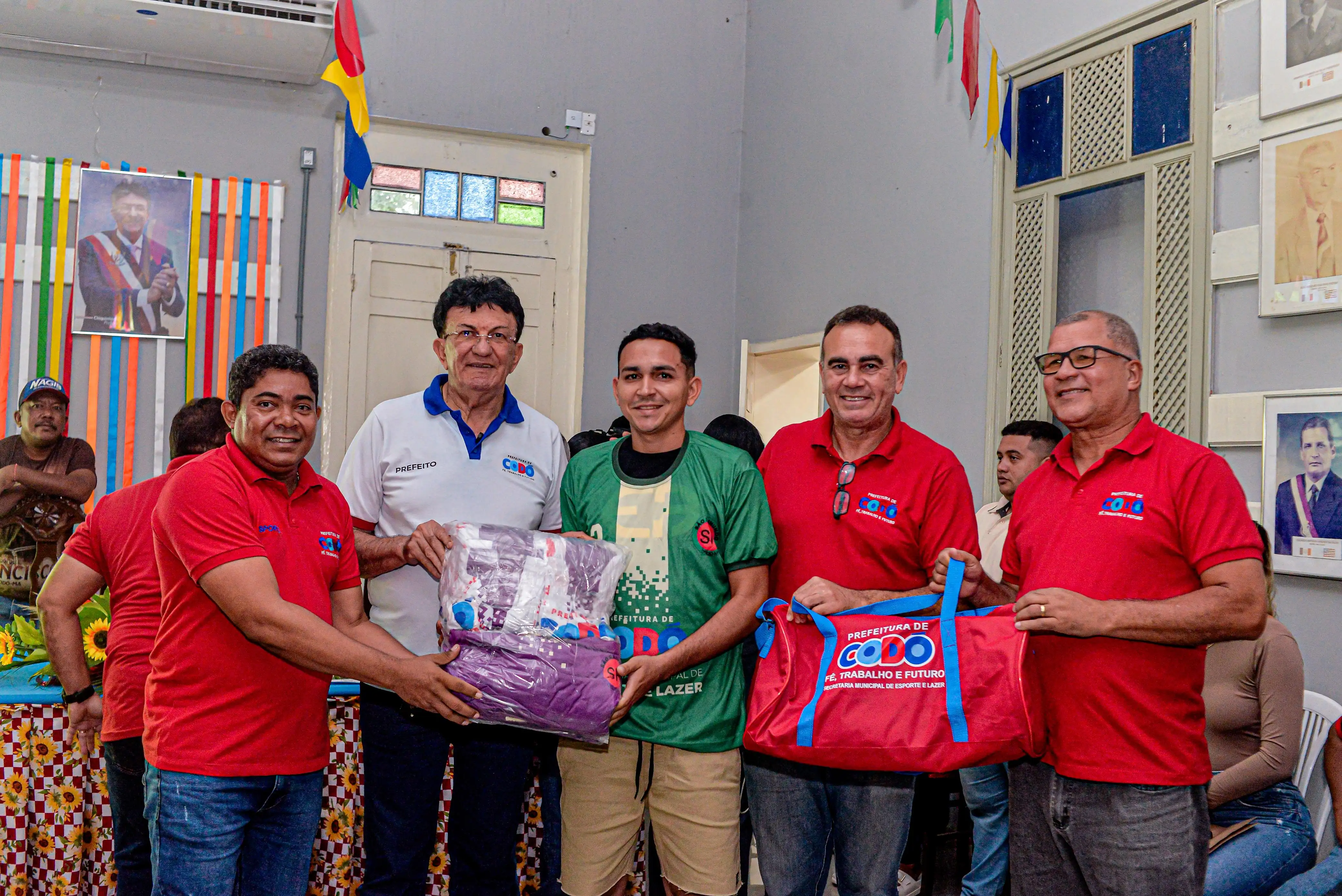Foto 3 – Prefeitura de Codó lança Copa de Bairros e entrega equipagem esportiva aos clubes participantes