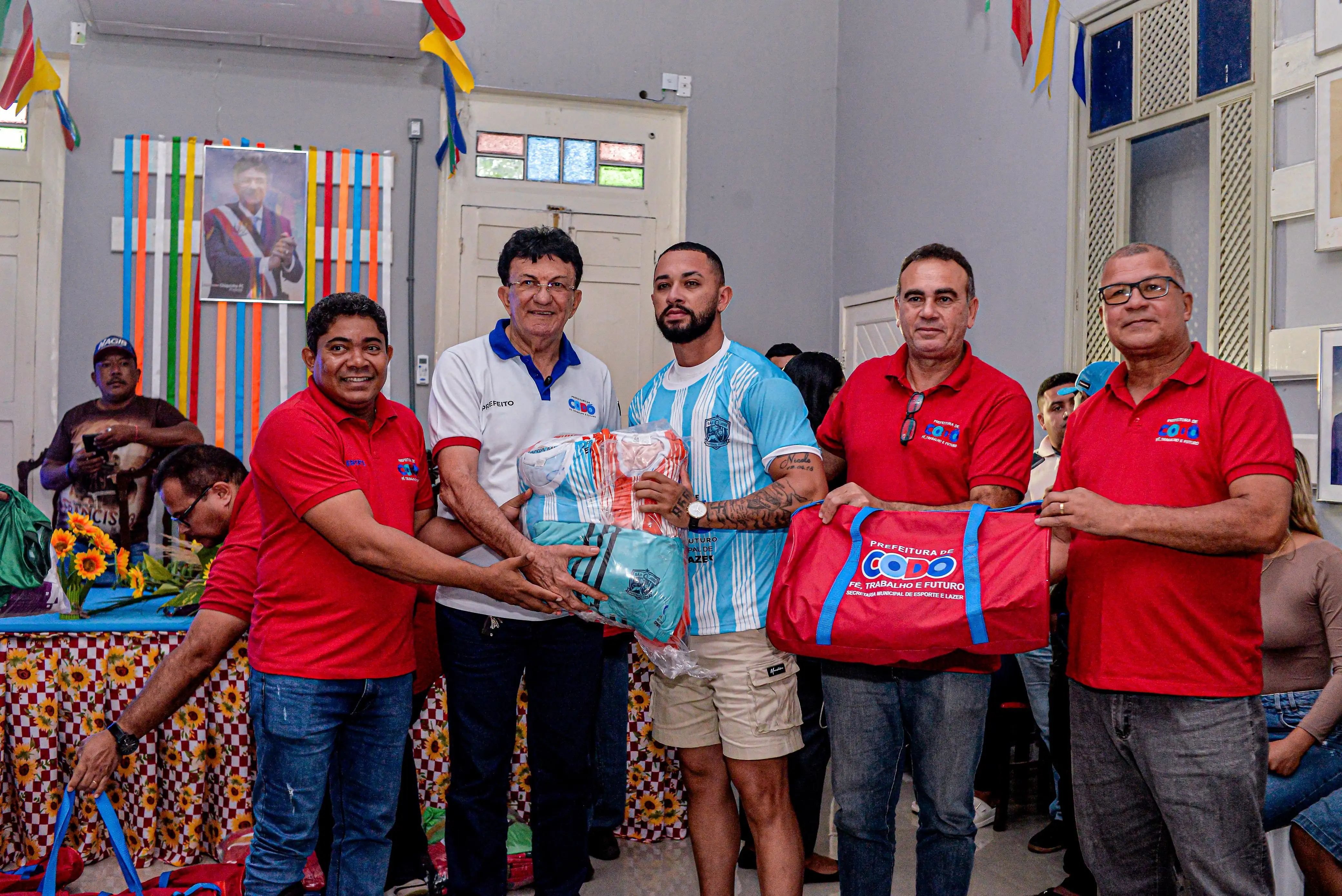Foto 4 – Prefeitura de Codó lança Copa de Bairros e entrega equipagem esportiva aos clubes participantes