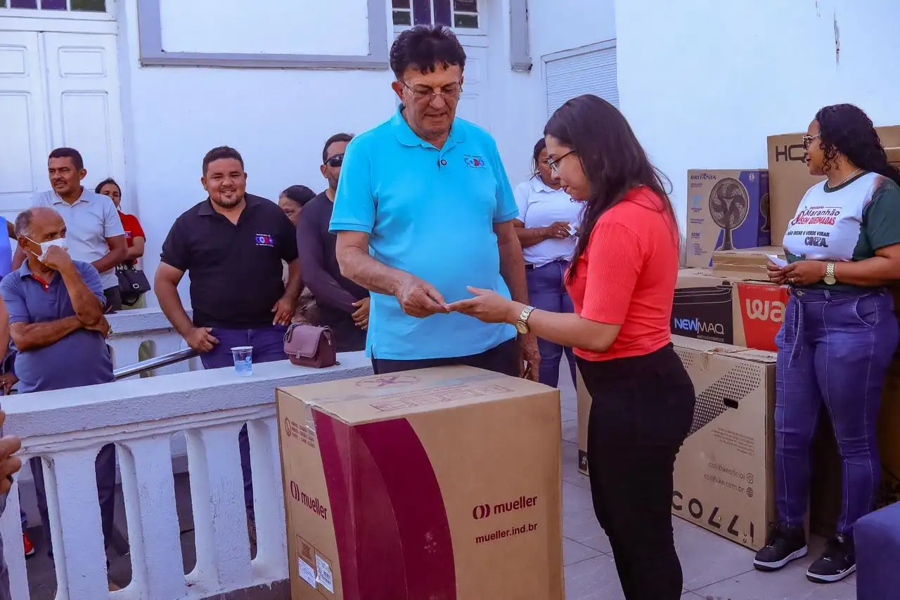 Foto 7 – Prefeitura de Codó realiza entrega de prêmios a servidores sorteados em comemoração ao dia do servidor