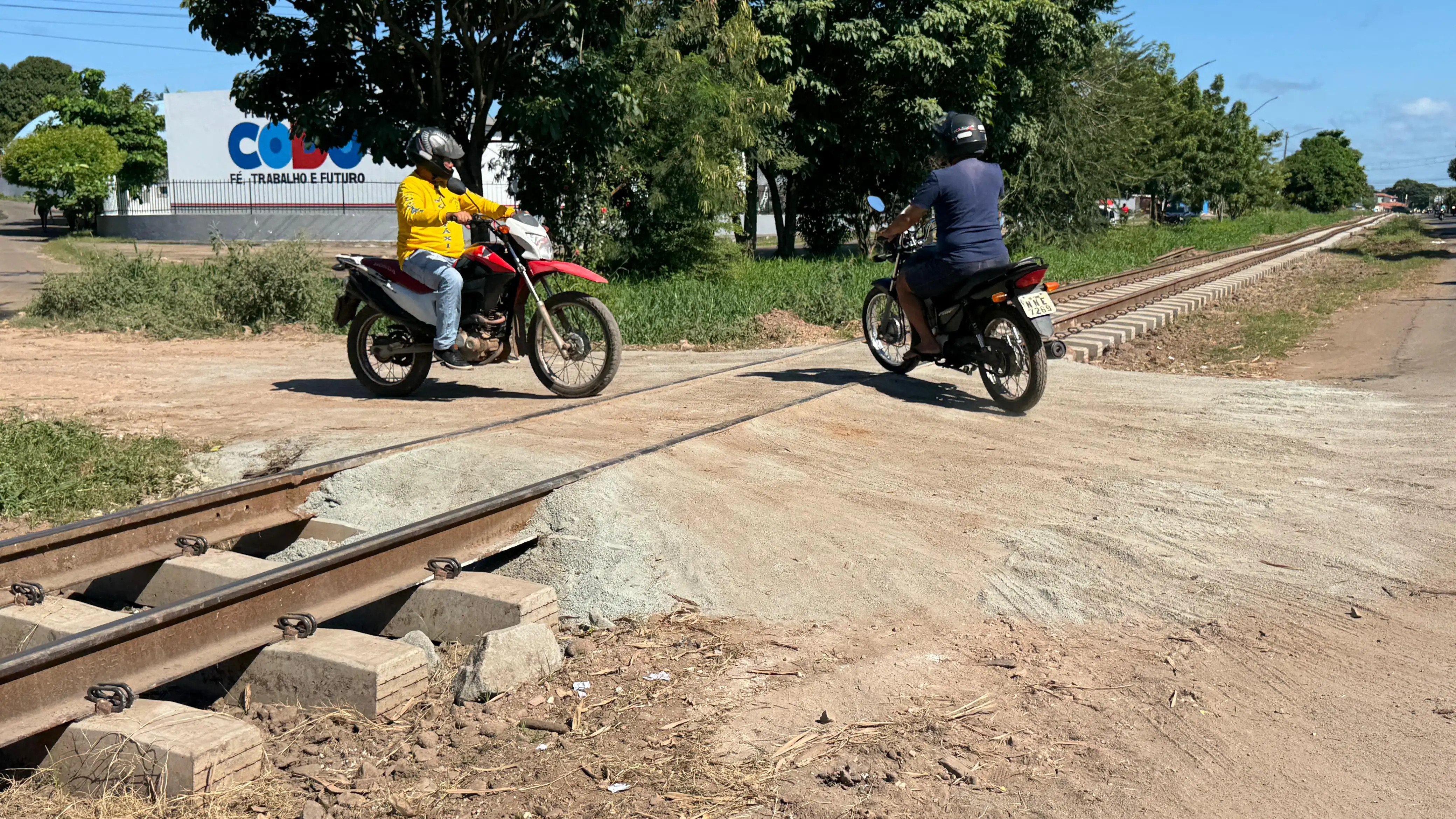 Foto 6 – Prefeito de Codó discute com a Transnordestina adequação nas passagens da linha férrea