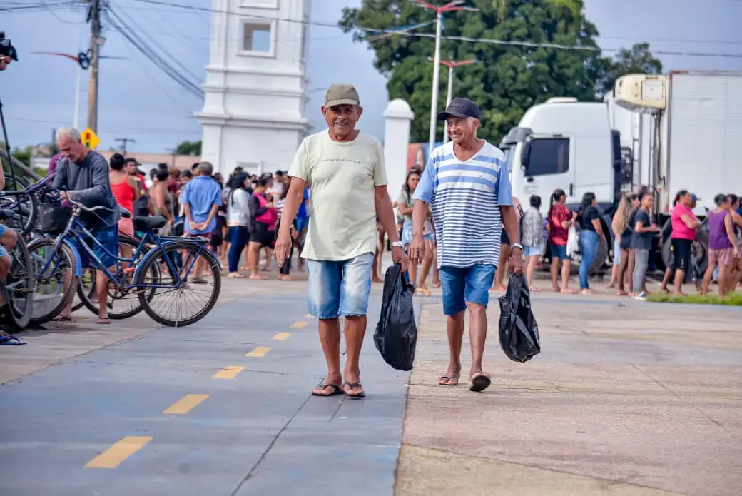 Galeria de imagens - Foto 5 da notícia: Prefeitura de Codó distribui 60 toneladas de peixe e beneficia milhares de famílias na Semana Santa