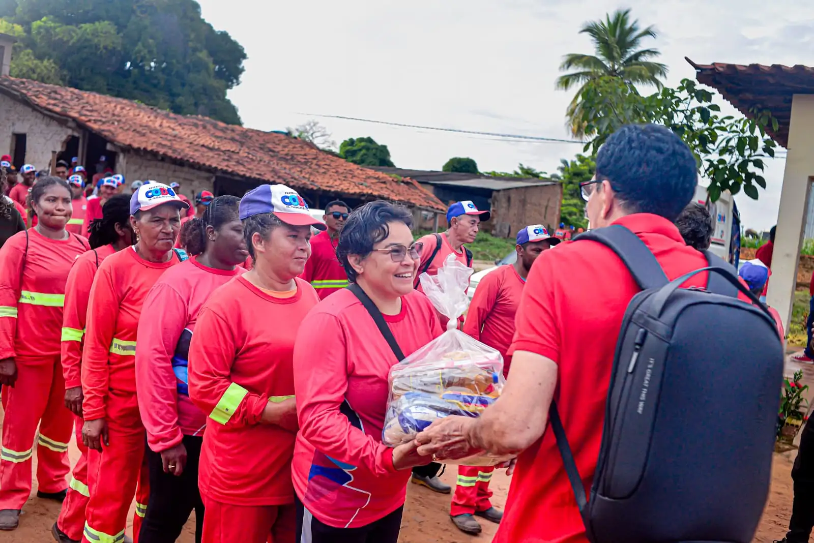 Foto 4 – Prefeitura de Codó promove entrega de cestas básicas a servidores da limpeza pública em encontro na sede do setor