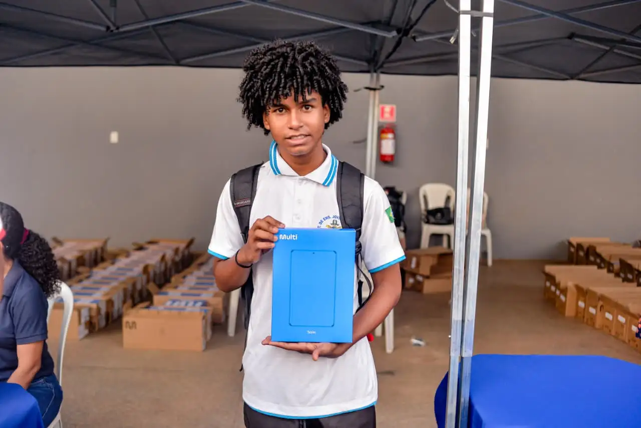 Foto 5 – Estudantes codoenses recebem mais de 4 mil tablets do programa “Tô Conectado” no Festival Conecta Codó