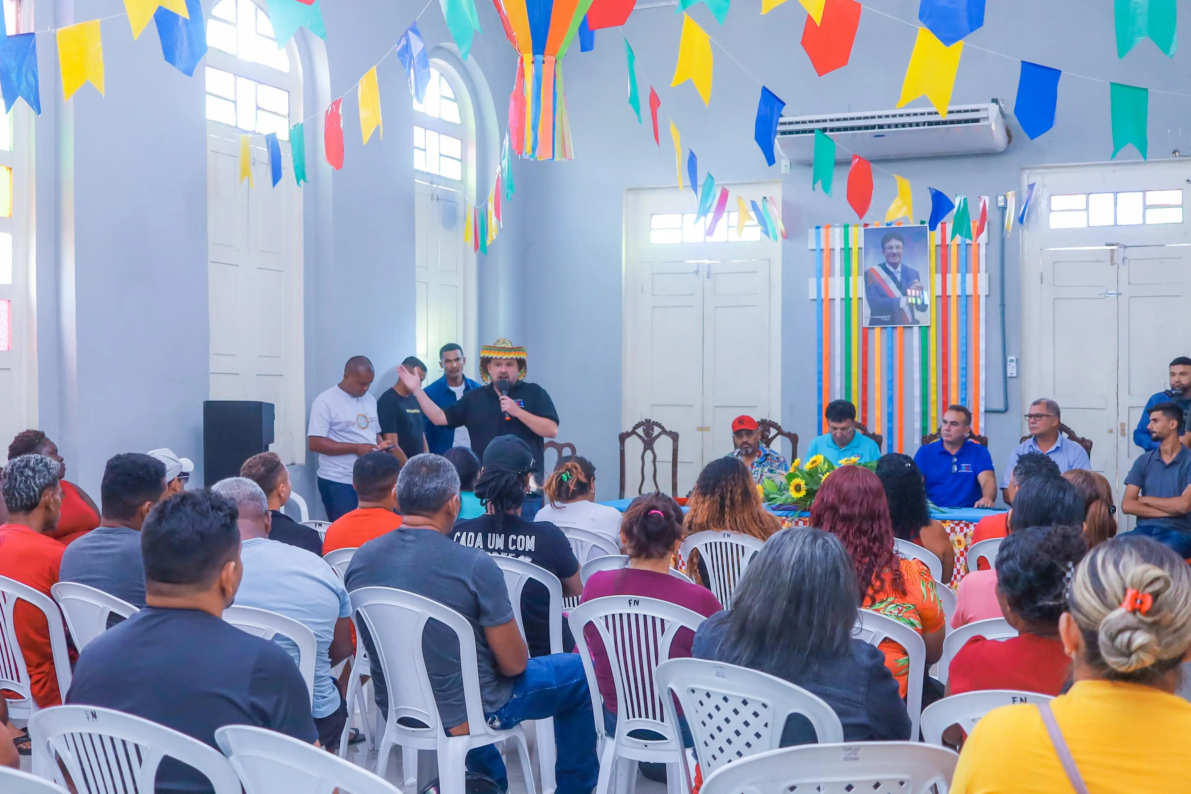 Foto 1 – Prefeitura de Codó entrega incentivo financeiro para bandas e arraiais do município