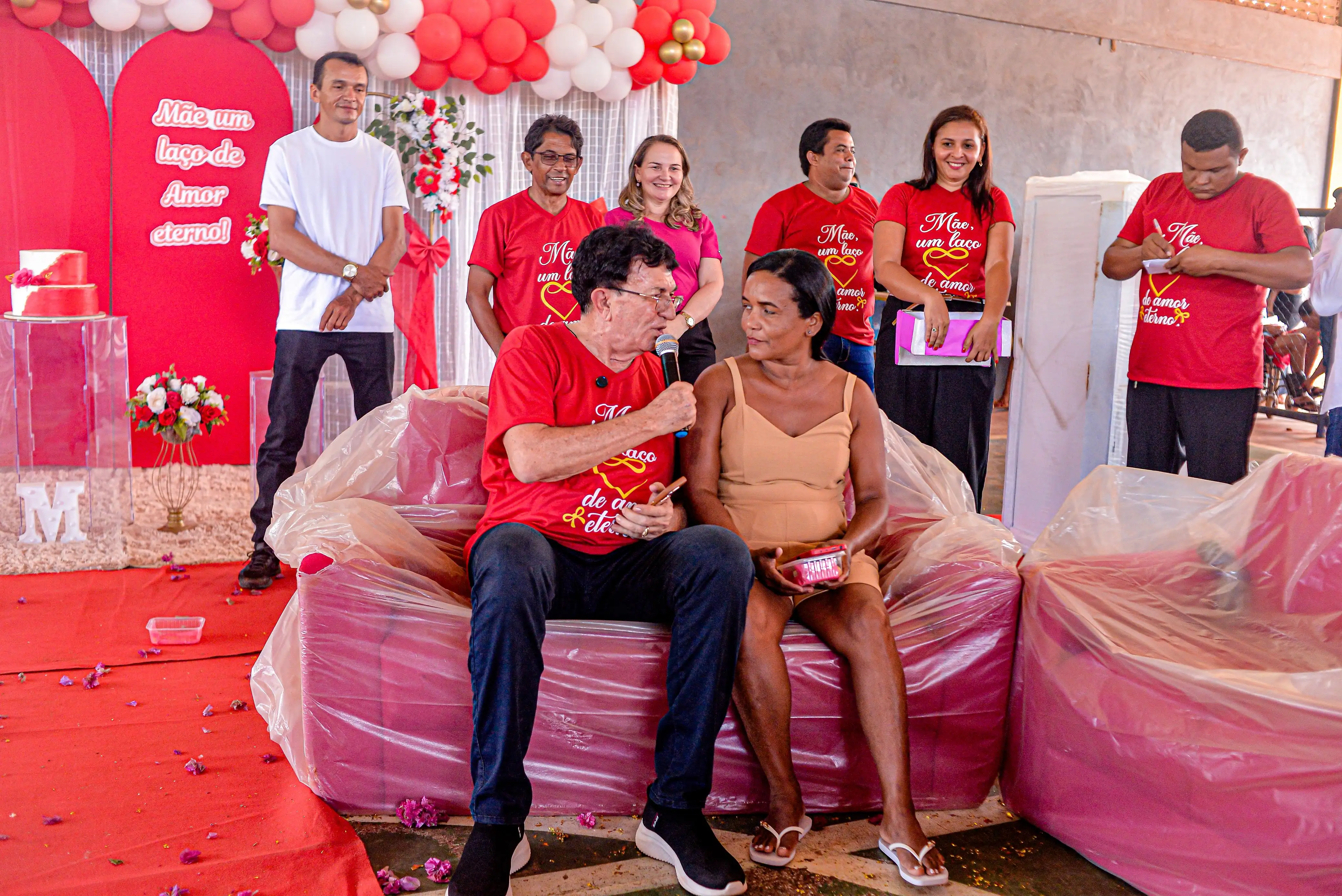 Foto 2 – Prefeito Chiquinho FC anuncia pacote de obras em Cajazeiras durante comemoração do Dia das Mães