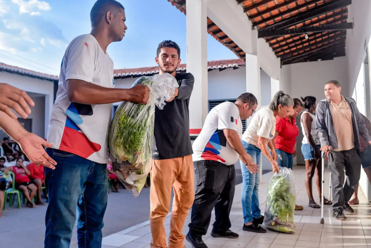 Foto 4 – Prefeitura de Codó beneficia famílias do Codó Novo com 600 Cestas Verdes de produtos da agricultura familiar
