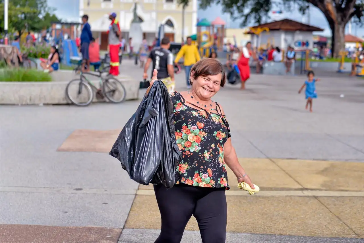Galeria de imagens - Foto 3 da notícia: Prefeitura de Codó distribui 60 toneladas de peixe e beneficia milhares de famílias na Semana Santa