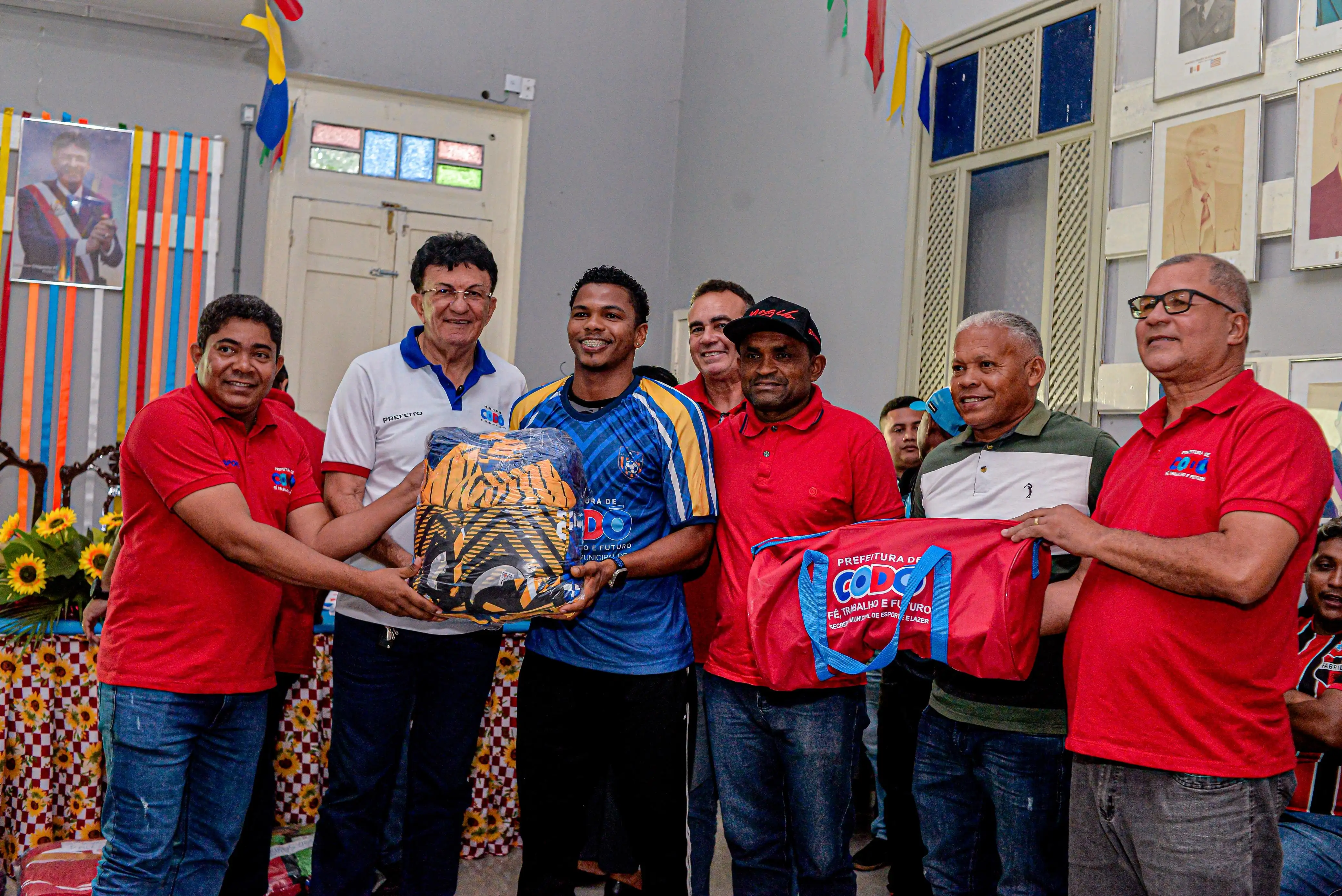Foto 5 – Prefeitura de Codó lança Copa de Bairros e entrega equipagem esportiva aos clubes participantes