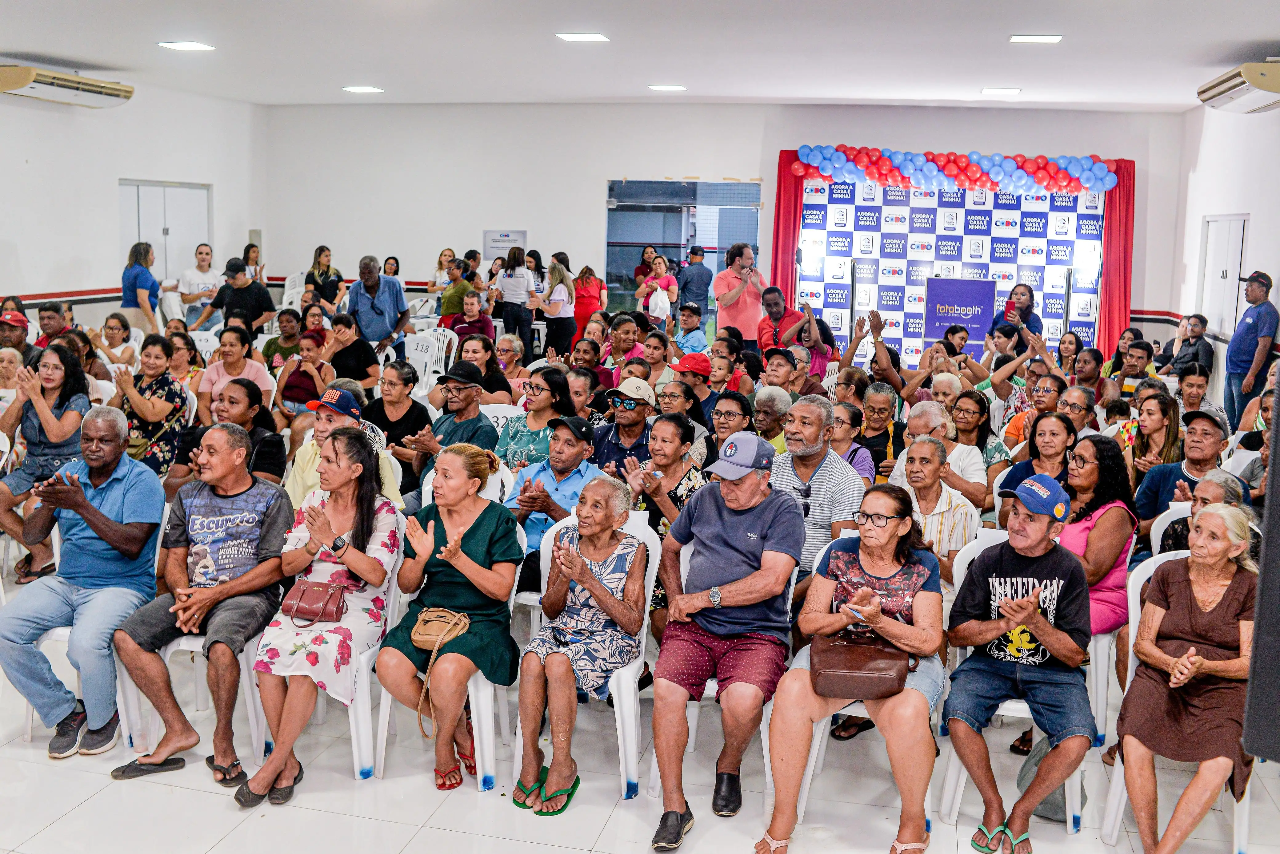 Foto 1 – Prefeitura de Codó faz nova entrega de títulos de propriedade pelo programa “A Casa é Sua”