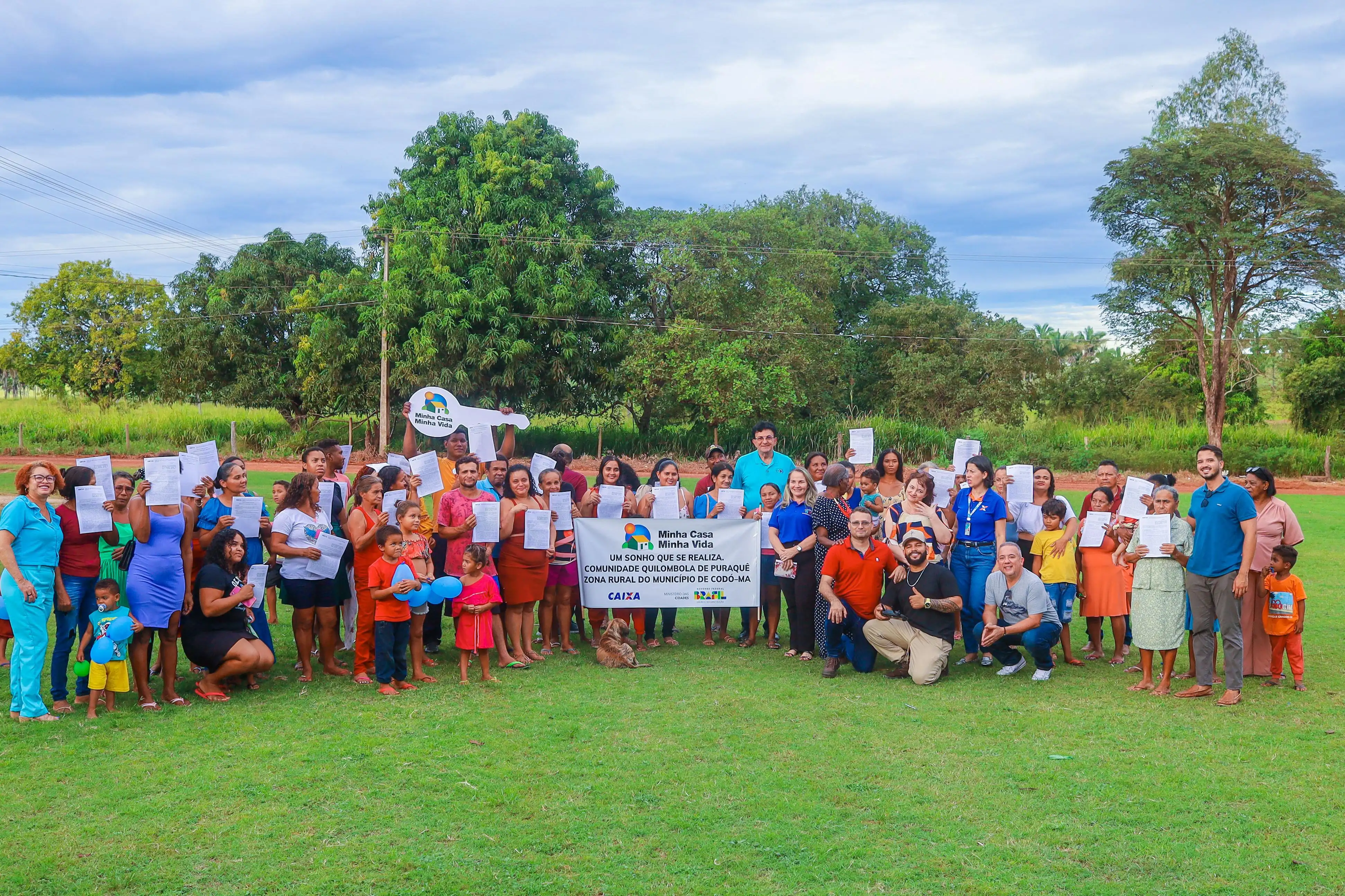 Foto 4 – Famílias do povoado Poraquê contempladas com casas do programa MCMV - Rural assinam contrato com a Caixa