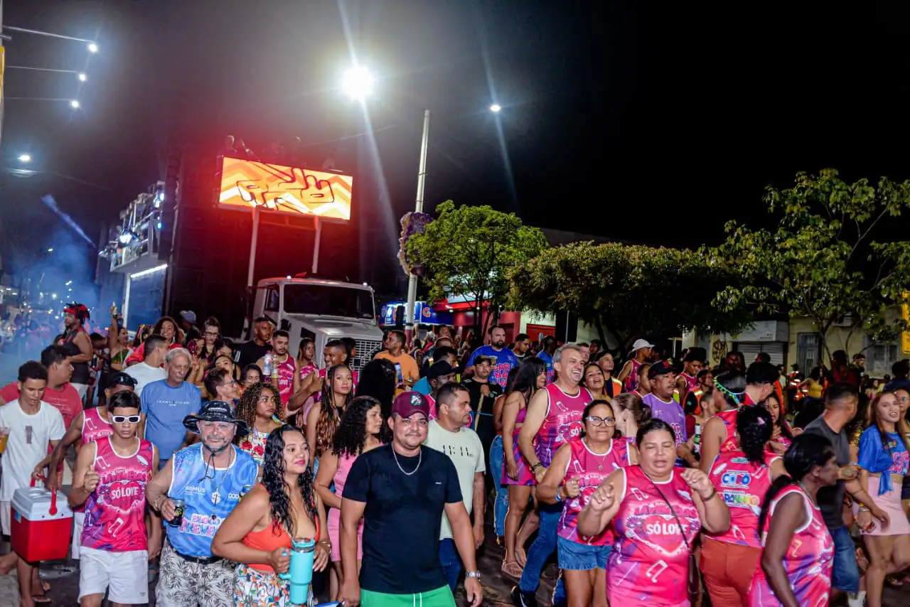 Galeria de imagens - Foto 16 da notícia: Abertura do Carnaval de Codó reúne multidão e dá início à “Folia, Cultura e Paixão” 2026