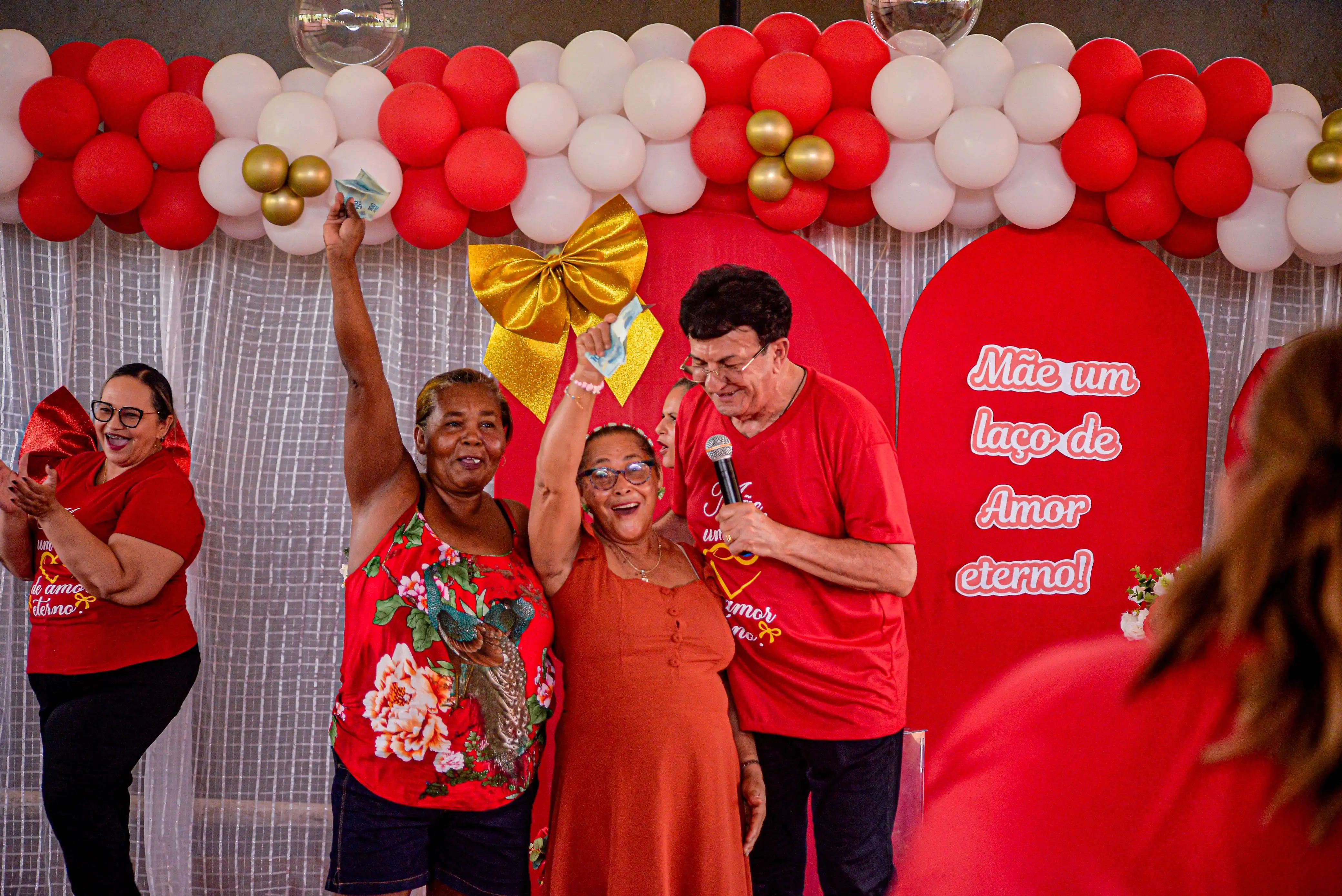 Foto 19 – Prefeito Chiquinho FC anuncia pacote de obras em Cajazeiras durante comemoração do Dia das Mães