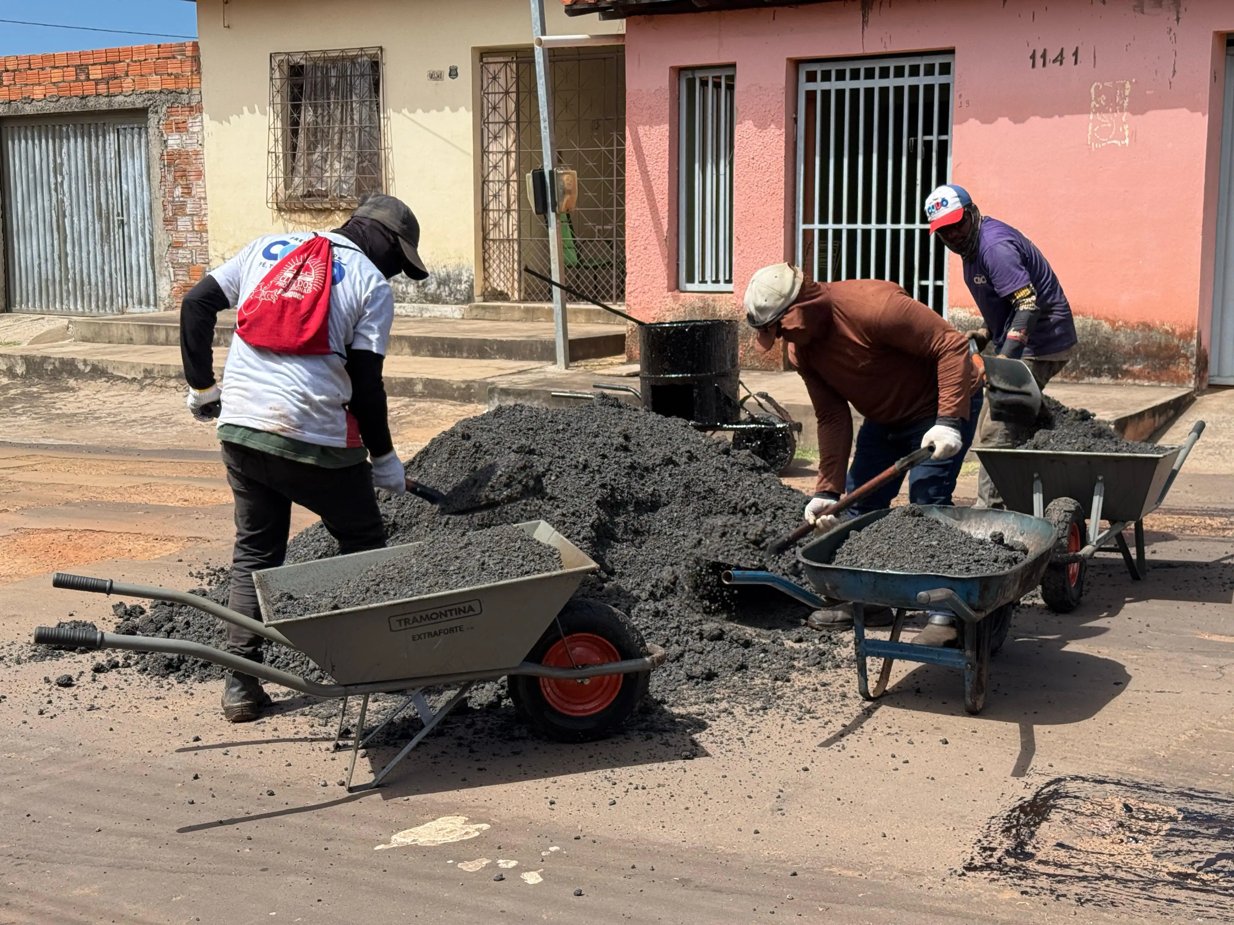 Galeria de imagens - Foto 4 da notícia: Prefeitura de Codó avança com operação tapa-buraco no bairro São Sebastião
