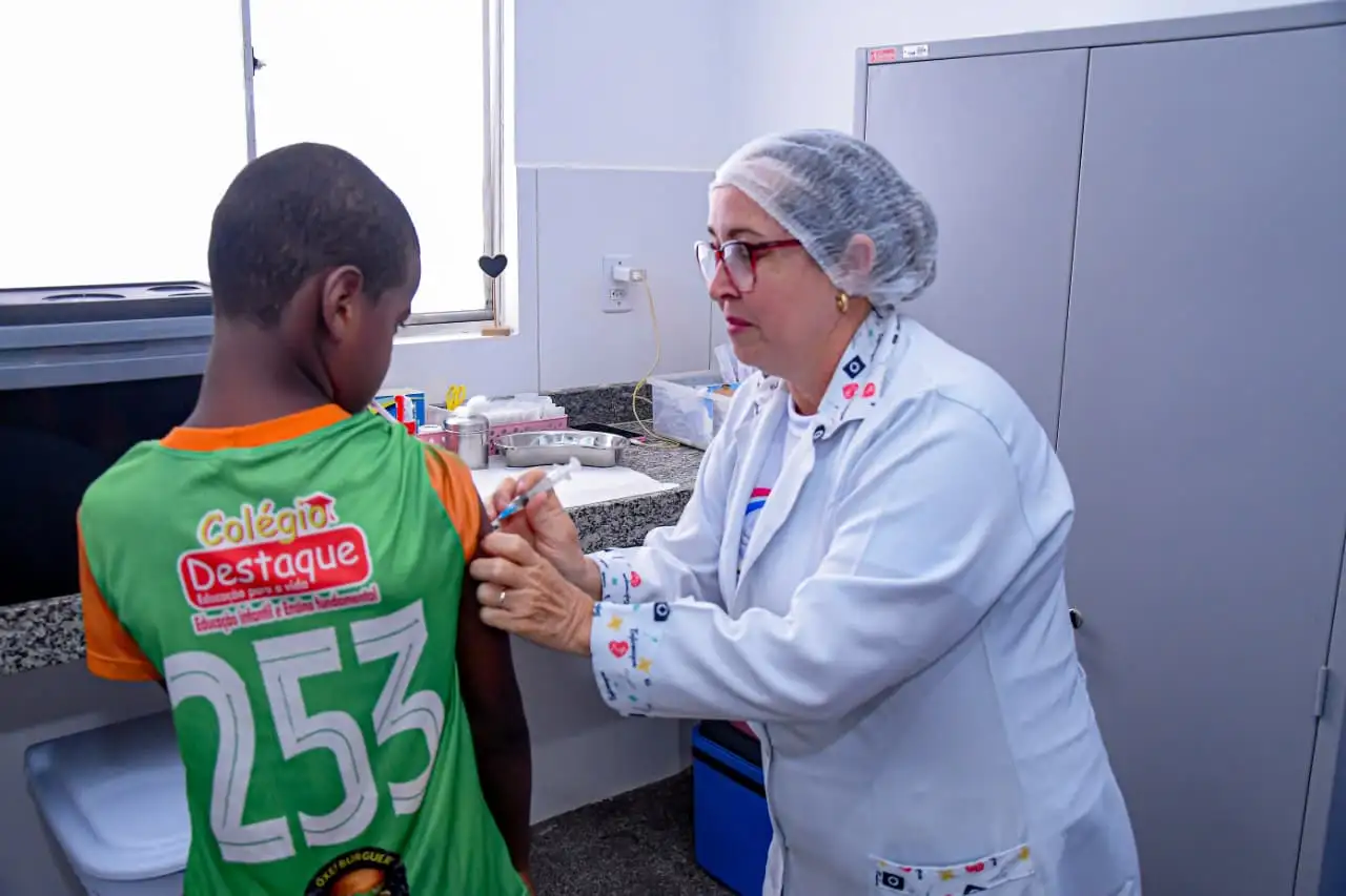 Foto 1 – Mais de 800 doses de vacinas são aplicadas durante Dia D de Multivacinação em Codó