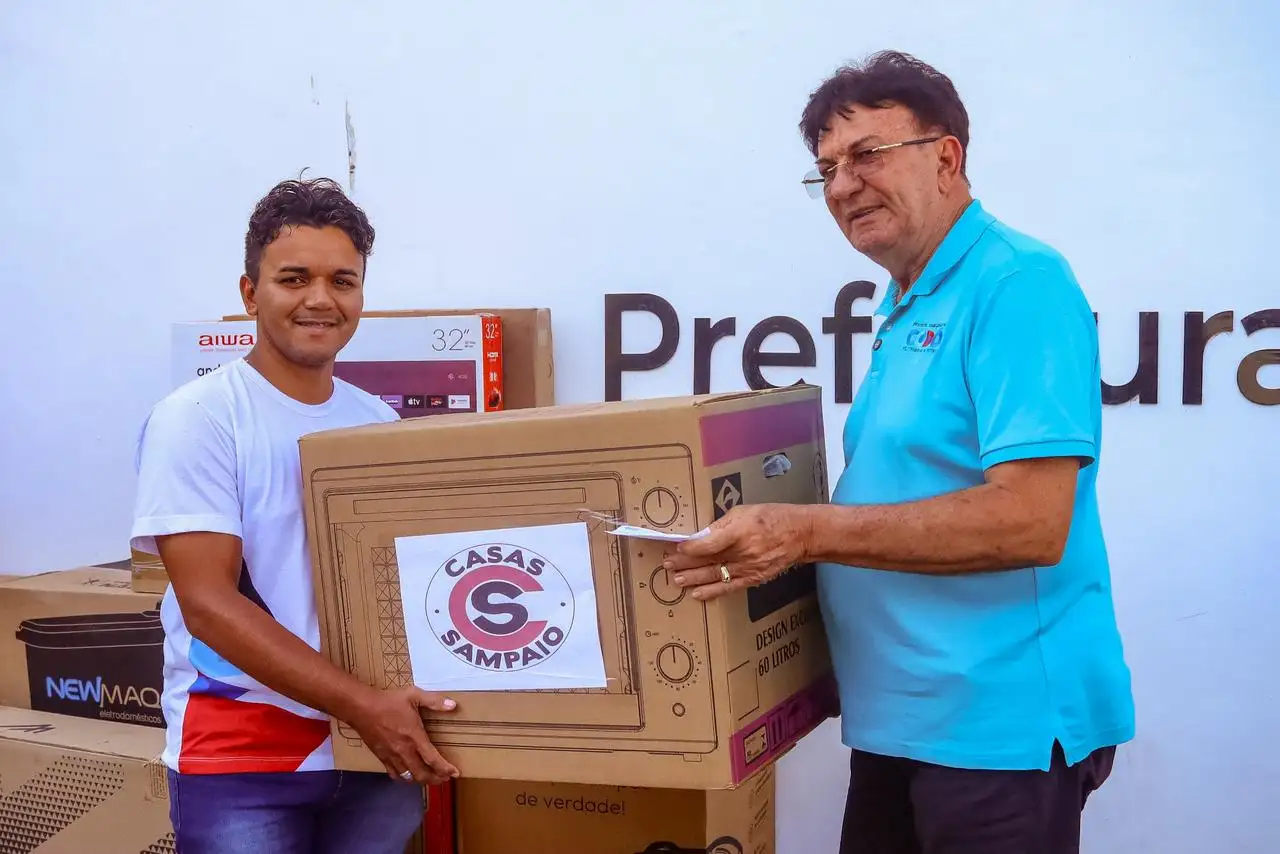 Foto 4 – Prefeitura de Codó realiza entrega de prêmios a servidores sorteados em comemoração ao dia do servidor