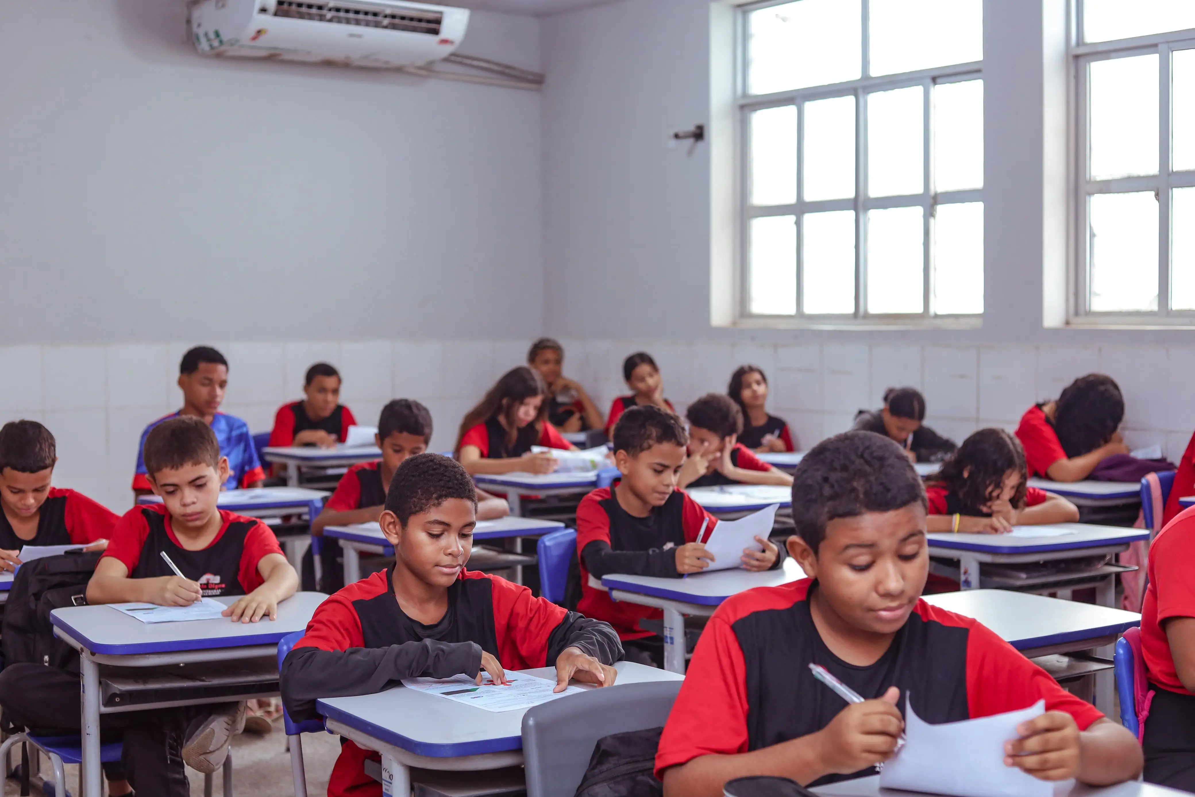 Galeria de imagens - Foto 5 da notícia: Escolas das redes municipal e privada de ensino de Codó aplicam provas da primeira fase da OMAC