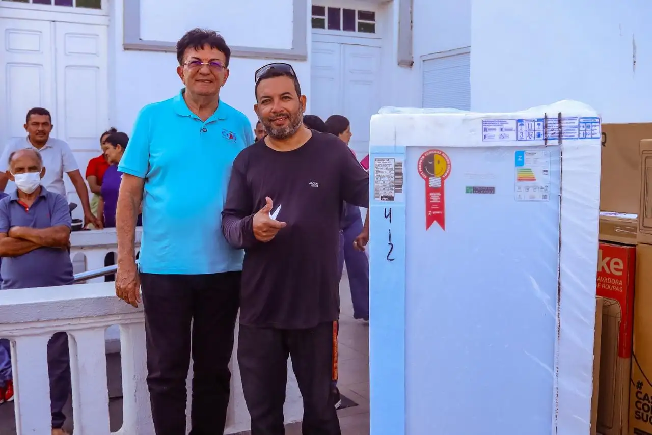 Foto 5 – Prefeitura de Codó realiza entrega de prêmios a servidores sorteados em comemoração ao dia do servidor