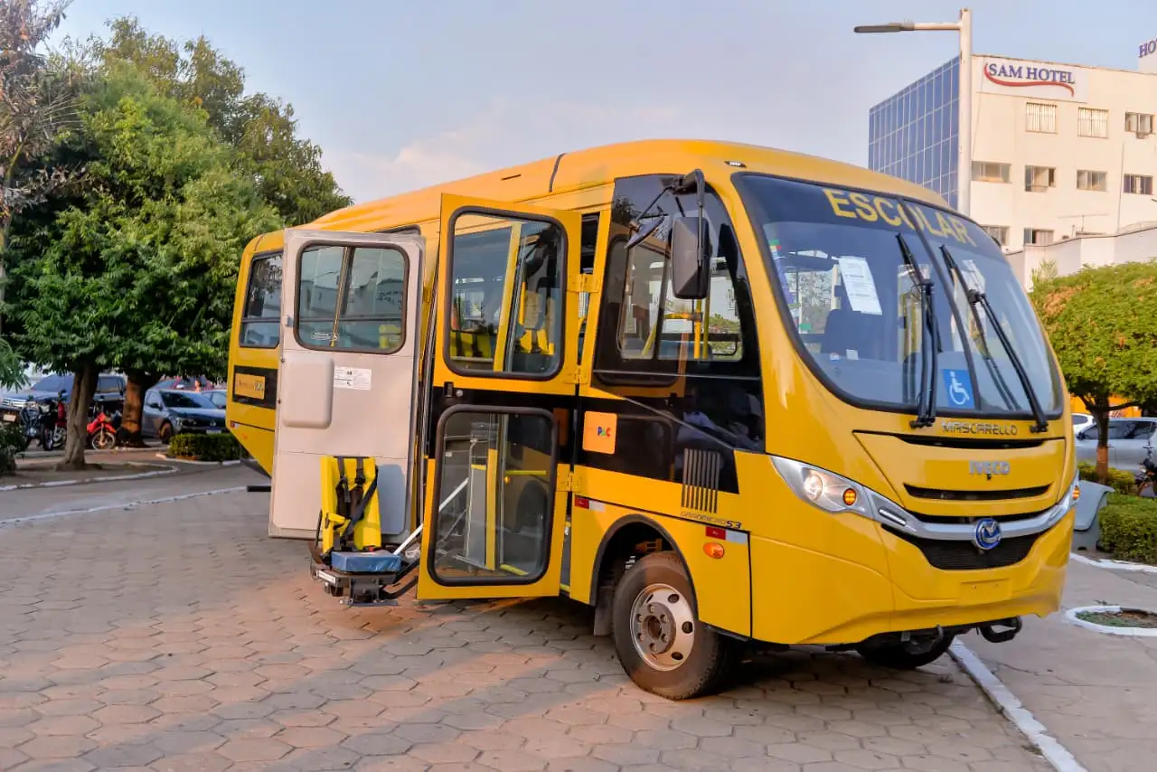 Foto 10 – Prefeito Chiquinho FC recebe novo ônibus para reforçar a frota escolar em Codó