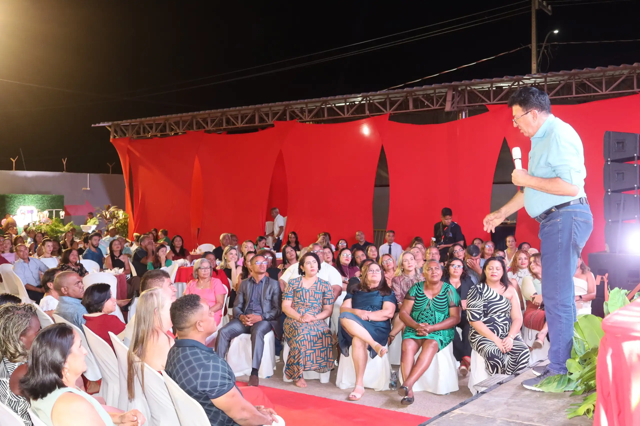 Galeria de imagens - Foto 2 da notícia: Posse de gestores escolares da rede municipal de ensino marca novo ciclo na educação de Codó