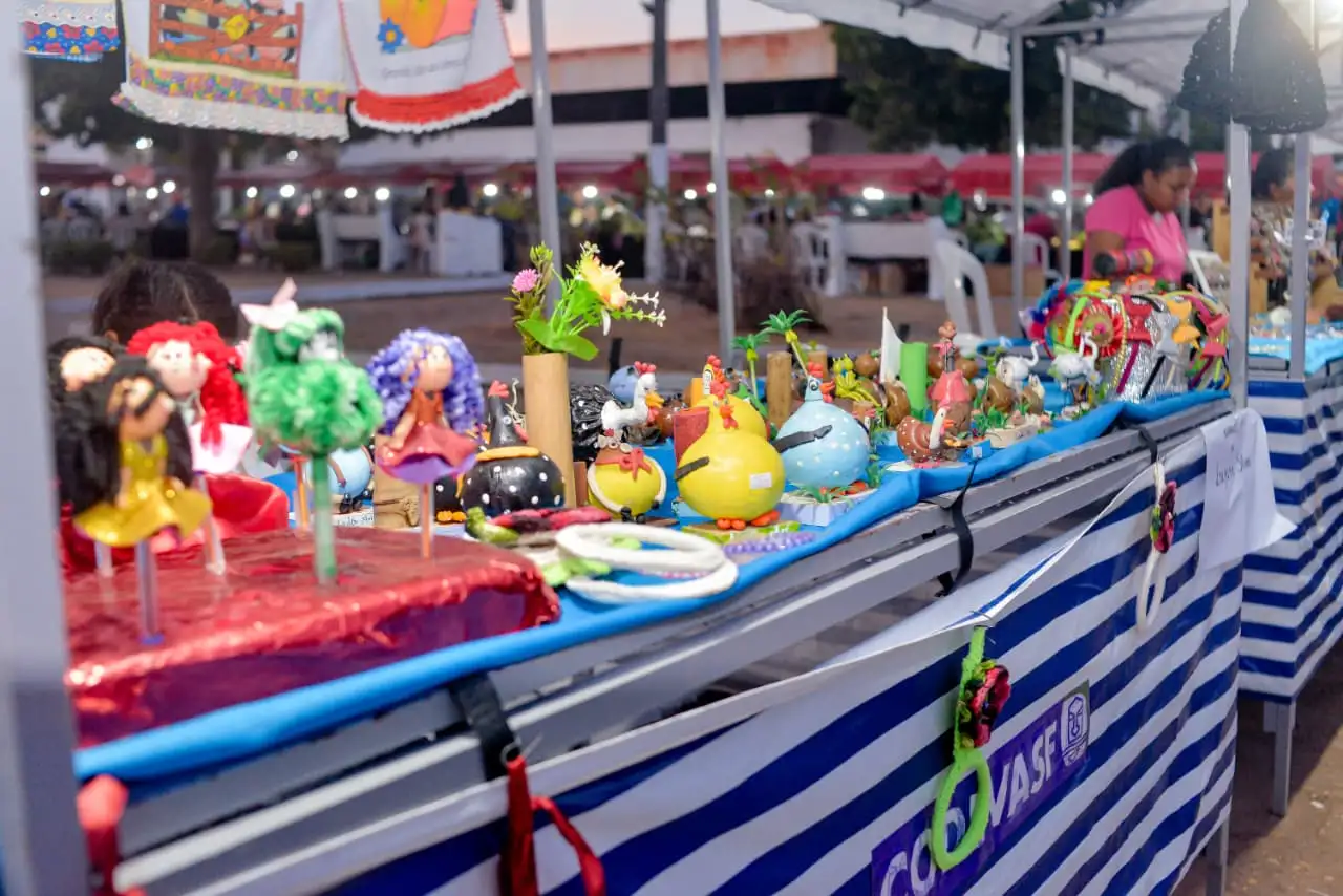 Galeria de imagens - Foto 18 da notícia: Prefeitura de Codó valoriza produtores e artesãos locais em mais uma edição da Feira da Agricultura Familiar
