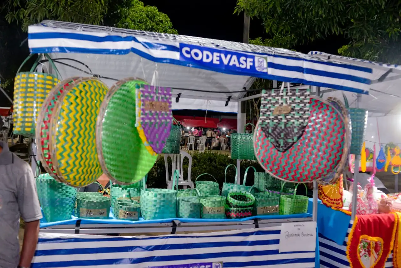 Galeria de imagens - Foto 5 da notícia: Prefeitura de Codó valoriza produtores e artesãos locais em mais uma edição da Feira da Agricultura Familiar