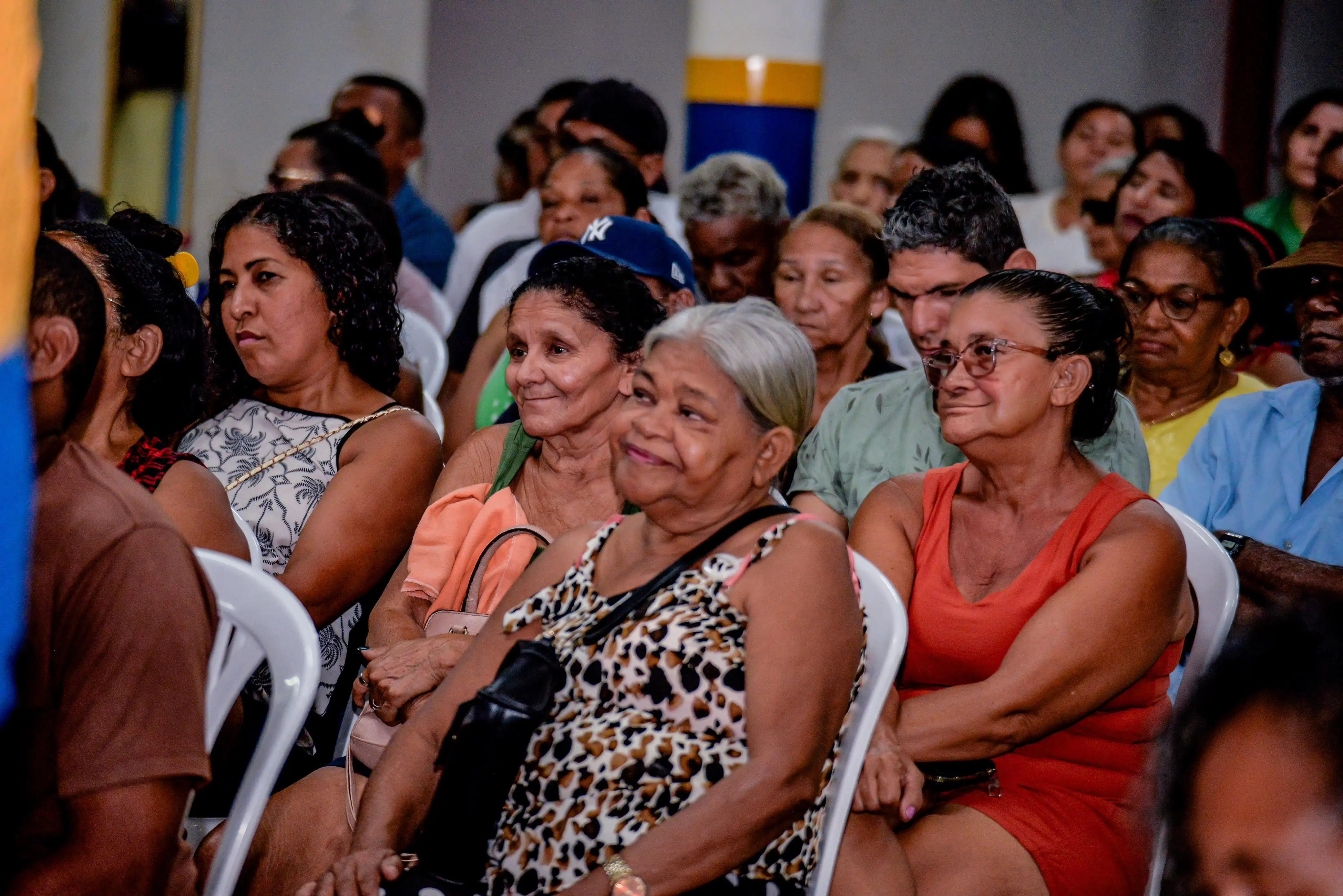 Galeria de imagens - Foto 3 da notícia: Moradores do bairro Santa Terezinha em Codó recebem títulos de propriedade de imóveis
