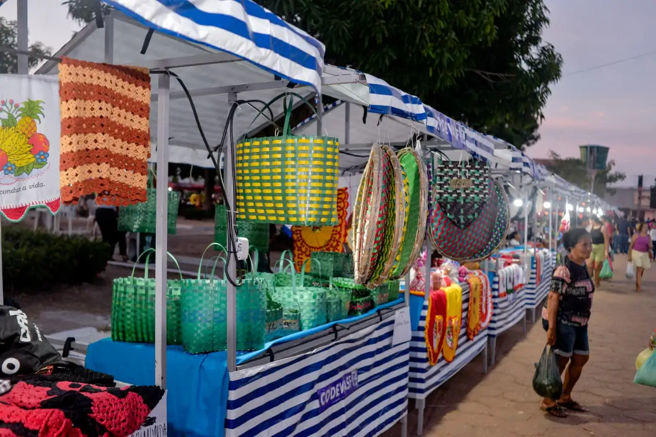 Galeria de imagens - Foto 15 da notícia: Prefeitura de Codó valoriza produtores e artesãos locais em mais uma edição da Feira da Agricultura Familiar
