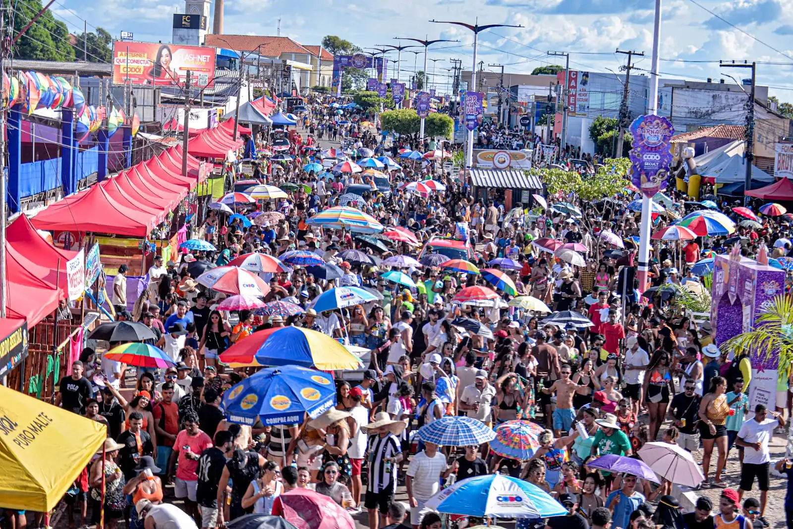 Foto 10 – Do Blocão do Vereda à Chicabana: festa toma conta de Codó no quarto dia de Carnaval