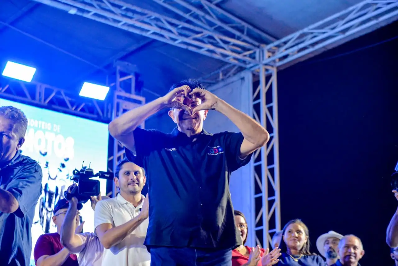 Foto 11 – Prefeitura de Codó realiza entrega de prêmios a servidores sorteados em comemoração ao dia do servidor