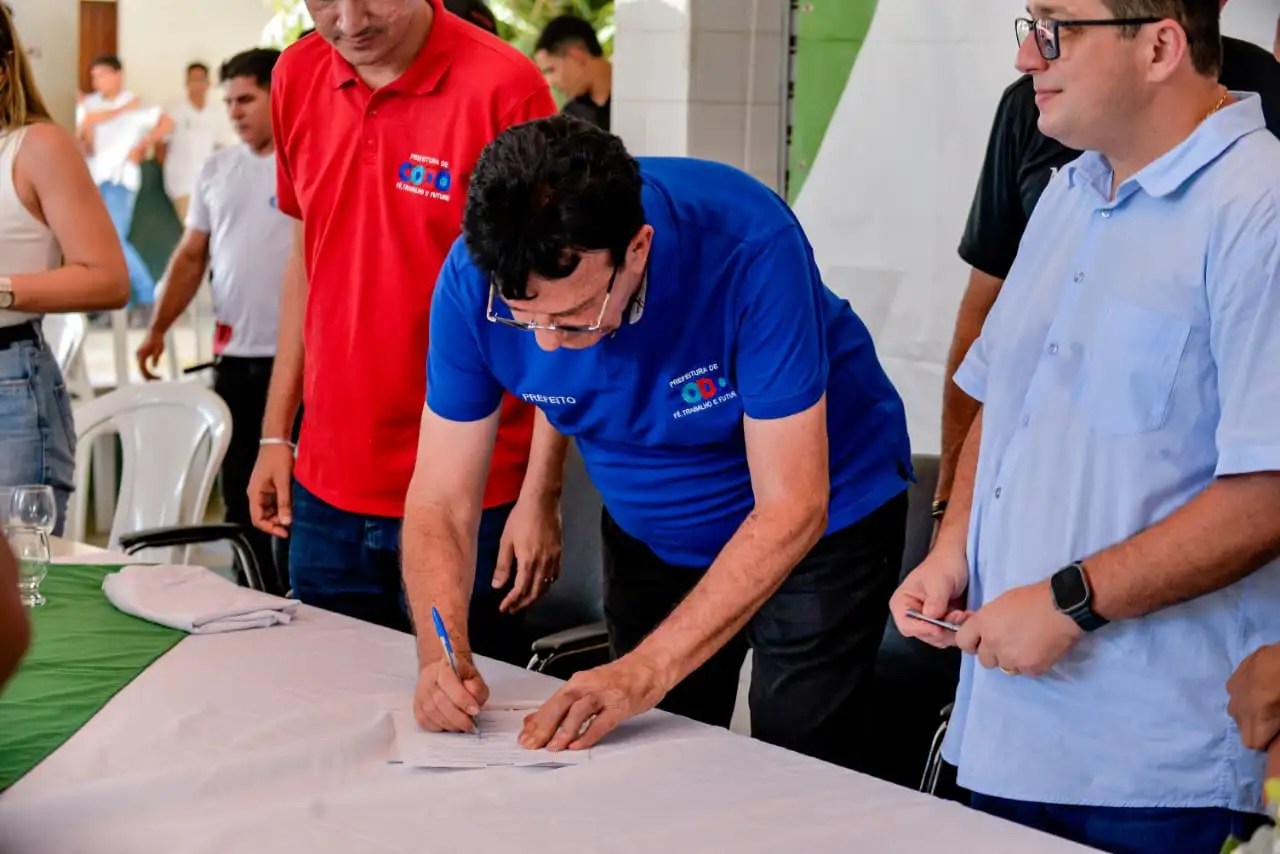 Foto 2 – Prefeitura de Codó firma convênio com IFMA e garante transporte escolar gratuito para 480 estudantes
