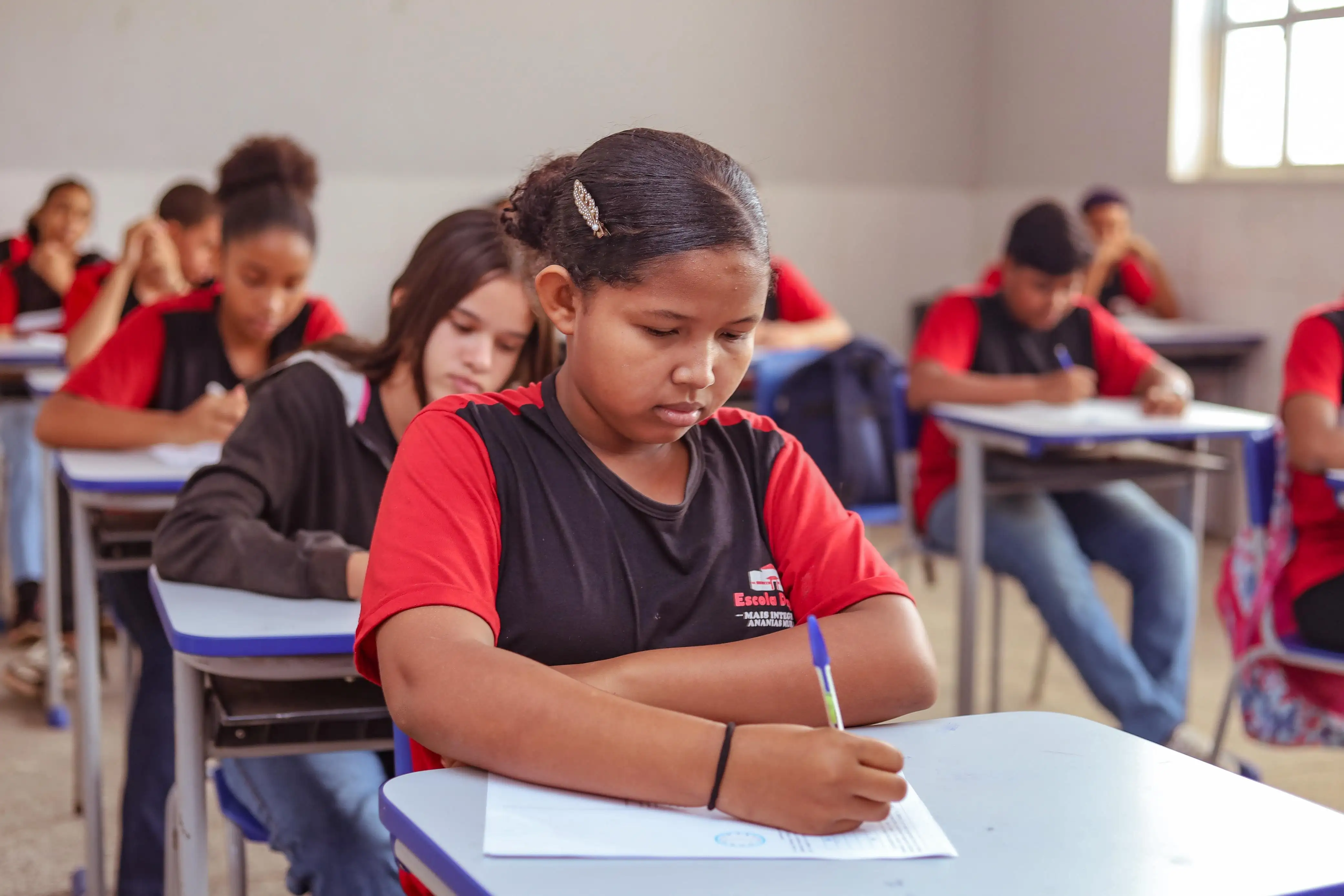 Galeria de imagens - Foto 1 da notícia: Escolas das redes municipal e privada de ensino de Codó aplicam provas da primeira fase da OMAC
