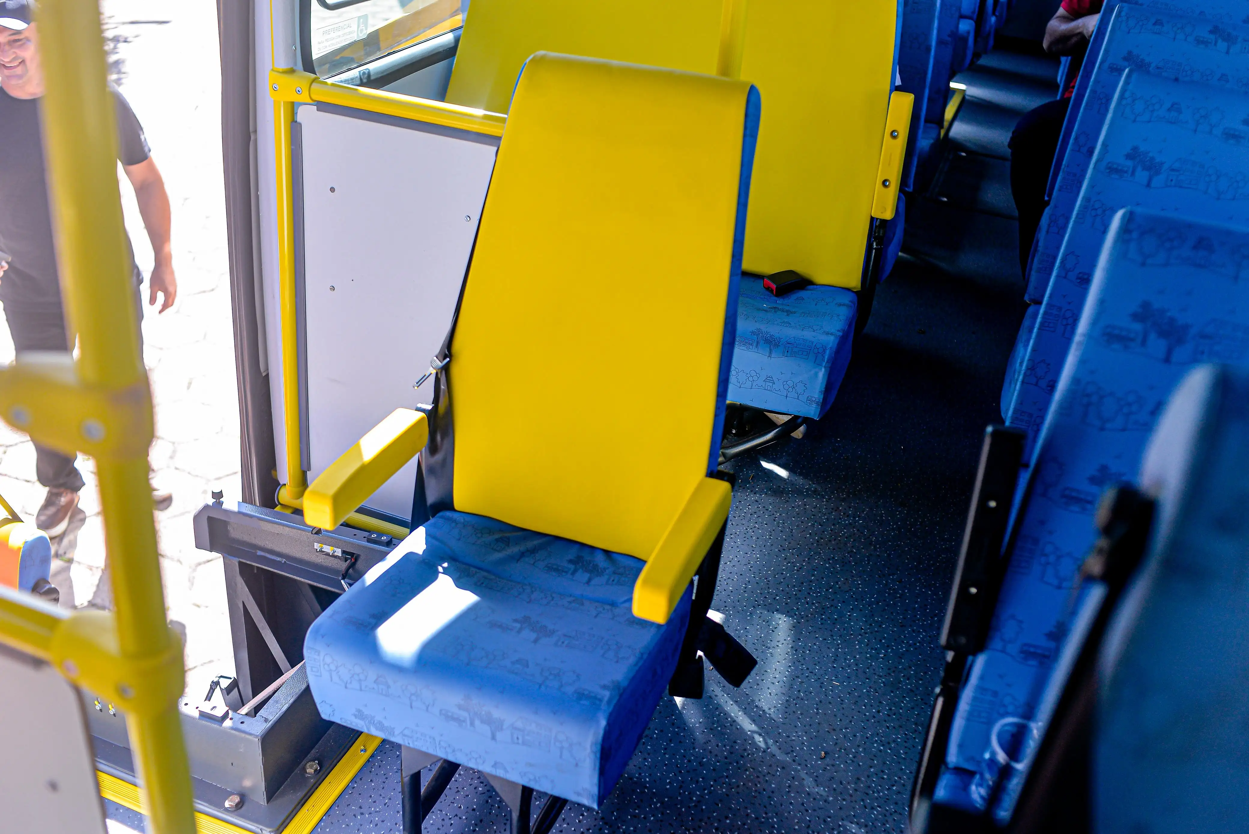 Galeria de imagens - Foto 12 da notícia: Ampliação da frota escolar: Prefeito Chiquinho FC recebe novo ônibus escolar para a Zona Rural de Codó