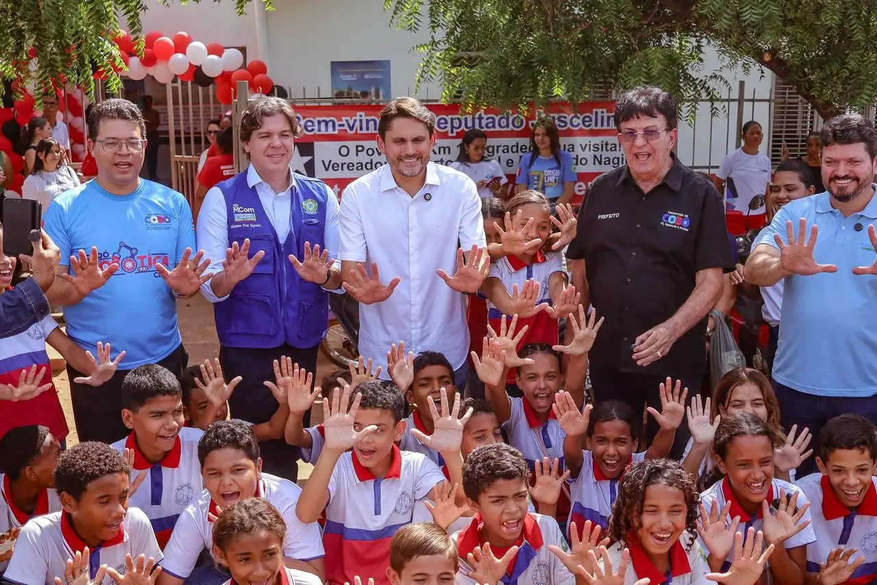 Galeria de imagens - Foto 2 da notícia: Ministério das Comunicações reforça inclusão digital em Codó com entregas que promovem avanços tecnológicos na educação