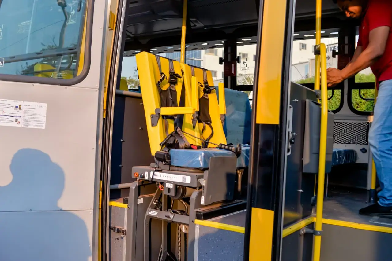 Foto 7 – Prefeito Chiquinho FC recebe novo ônibus para reforçar a frota escolar em Codó