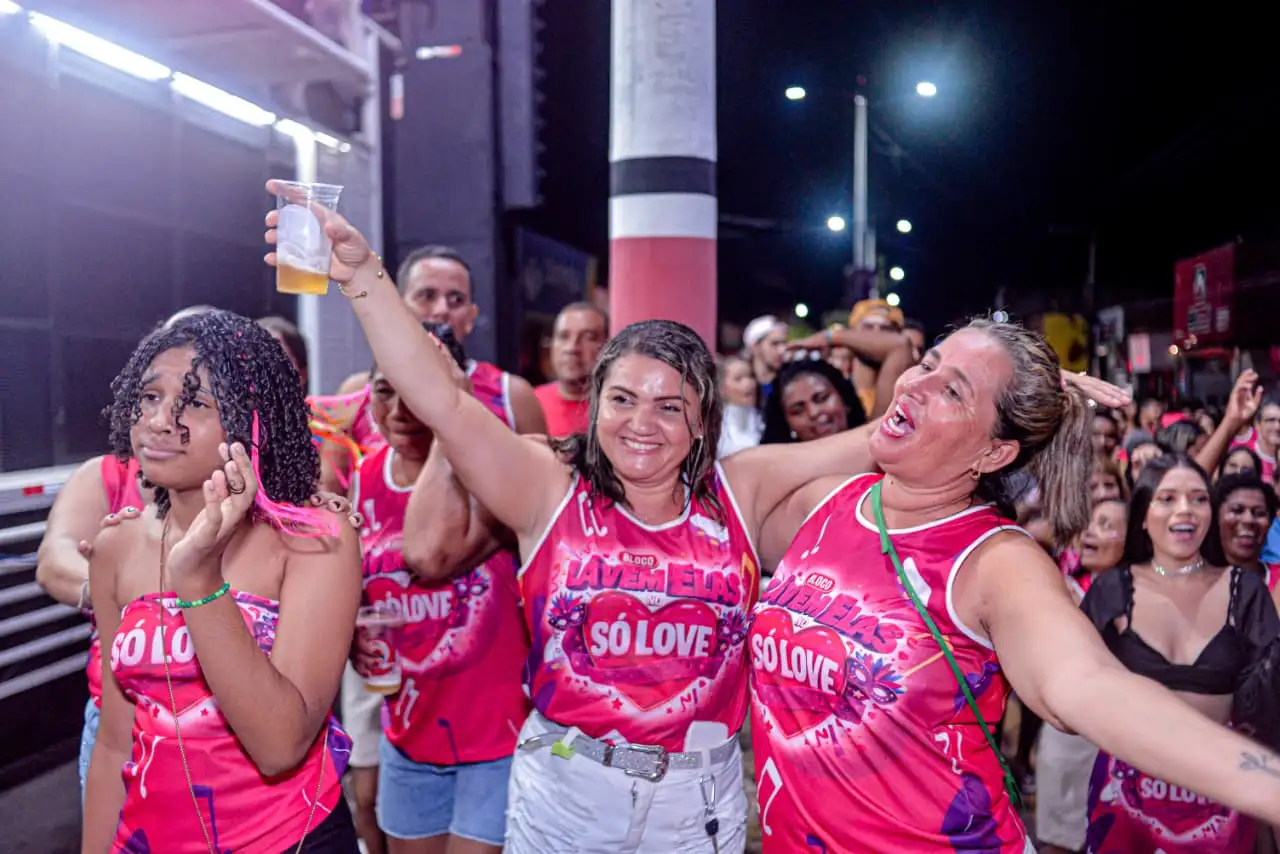 Galeria de imagens - Foto 15 da notícia: Abertura do Carnaval de Codó reúne multidão e dá início à “Folia, Cultura e Paixão” 2026