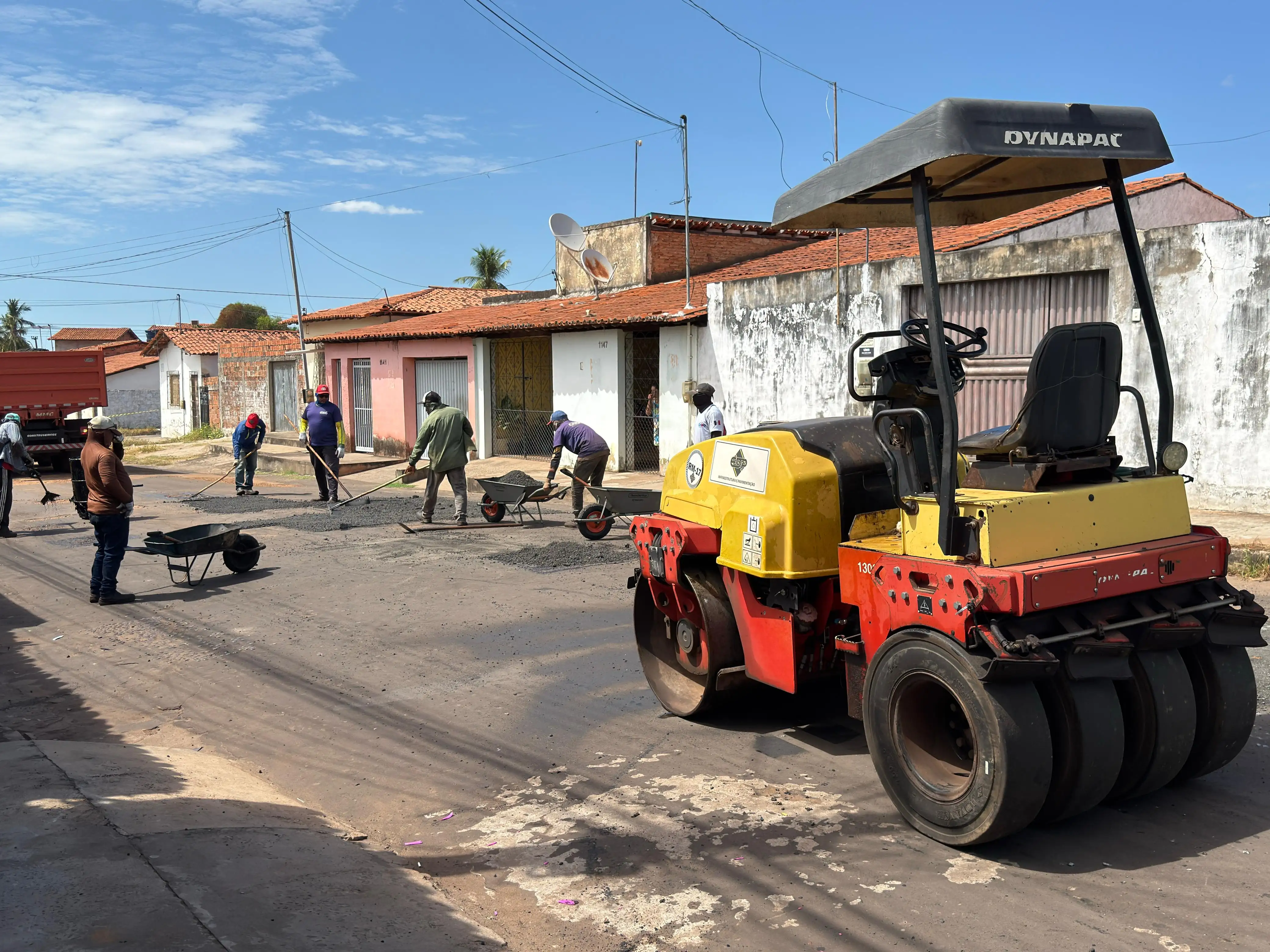 Galeria de imagens - Foto 3 da notícia: Prefeitura de Codó avança com operação tapa-buraco no bairro São Sebastião