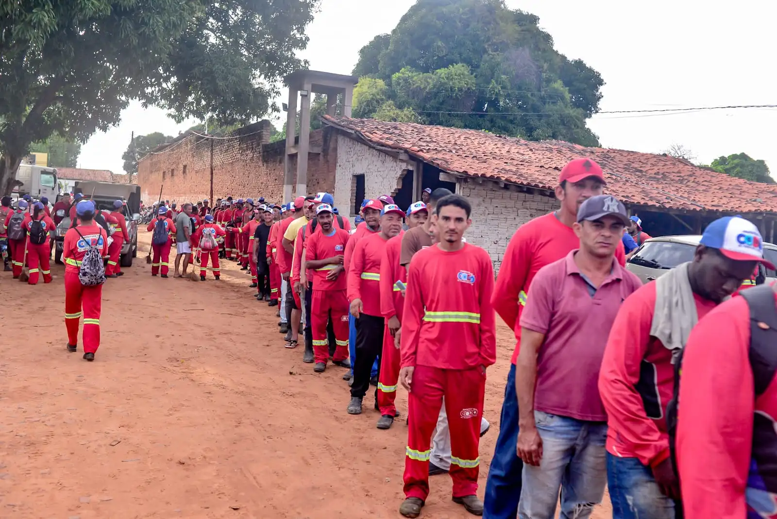 Foto 6 – Prefeitura de Codó promove entrega de cestas básicas a servidores da limpeza pública em encontro na sede do setor
