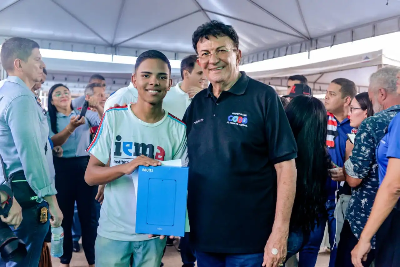 Foto 9 – Estudantes codoenses recebem mais de 4 mil tablets do programa “Tô Conectado” no Festival Conecta Codó
