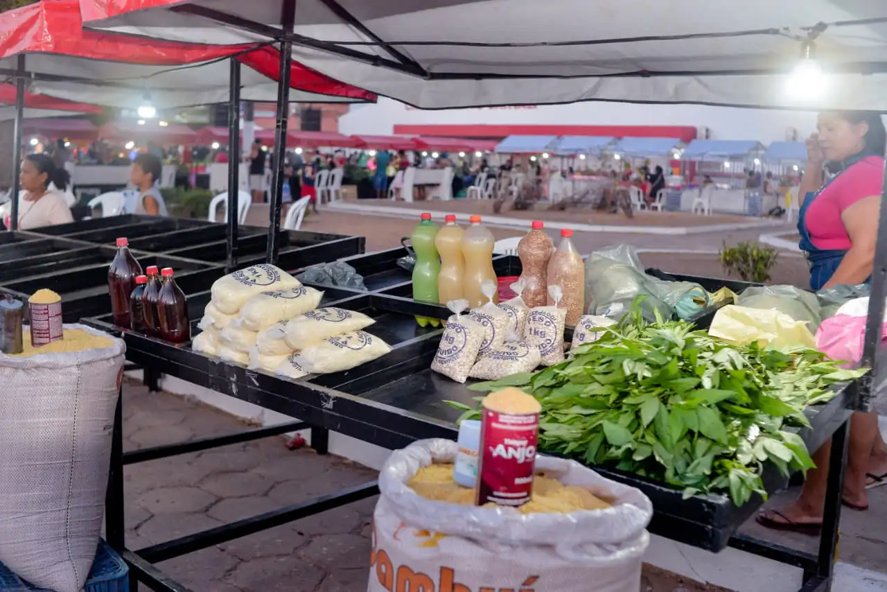 Galeria de imagens - Foto 17 da notícia: Prefeitura de Codó valoriza produtores e artesãos locais em mais uma edição da Feira da Agricultura Familiar